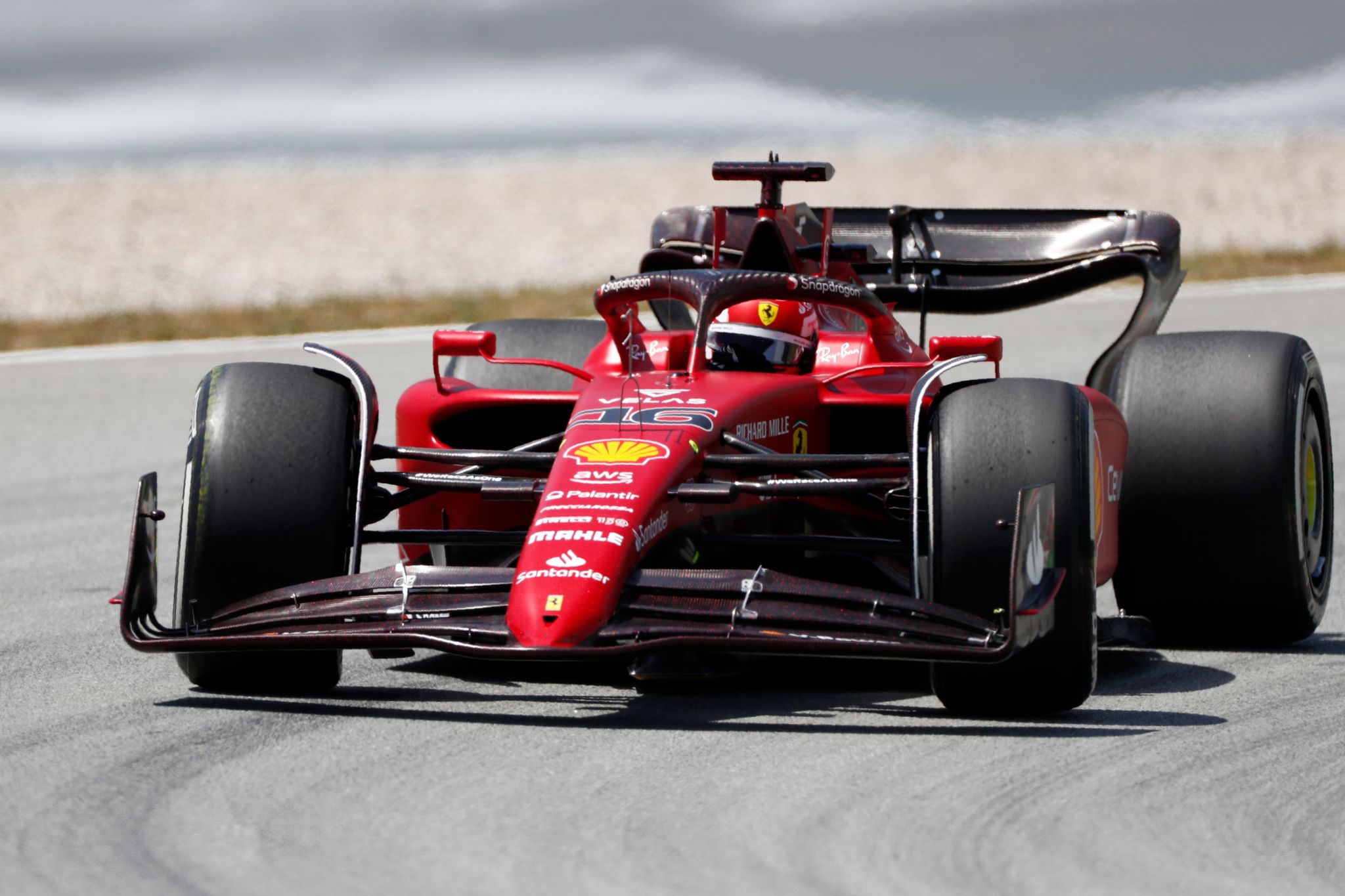 Leclerc holt Pole Position in Barcelona