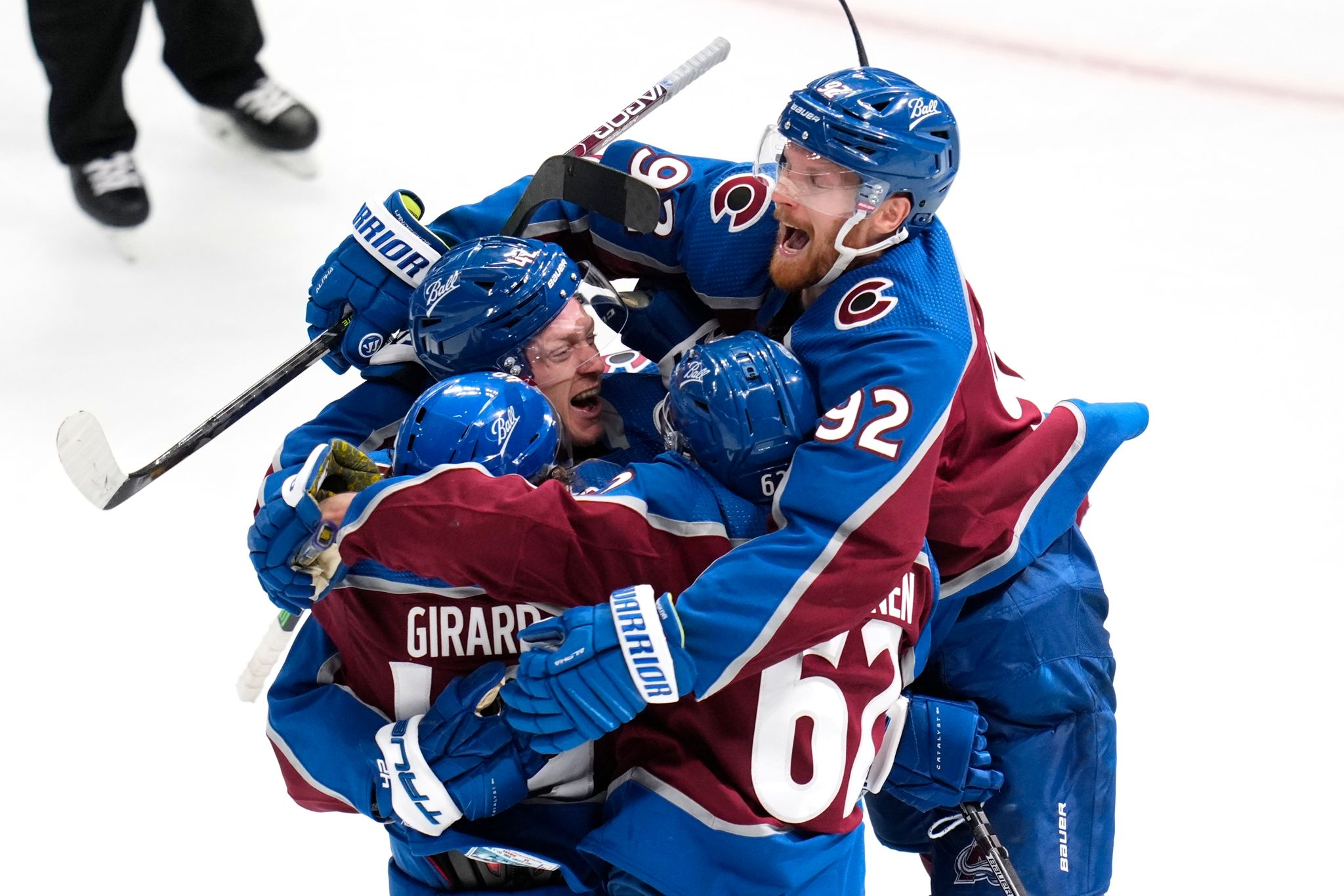 Colorado und Tampa Bay starten mit Siegen ins Viertelfinale