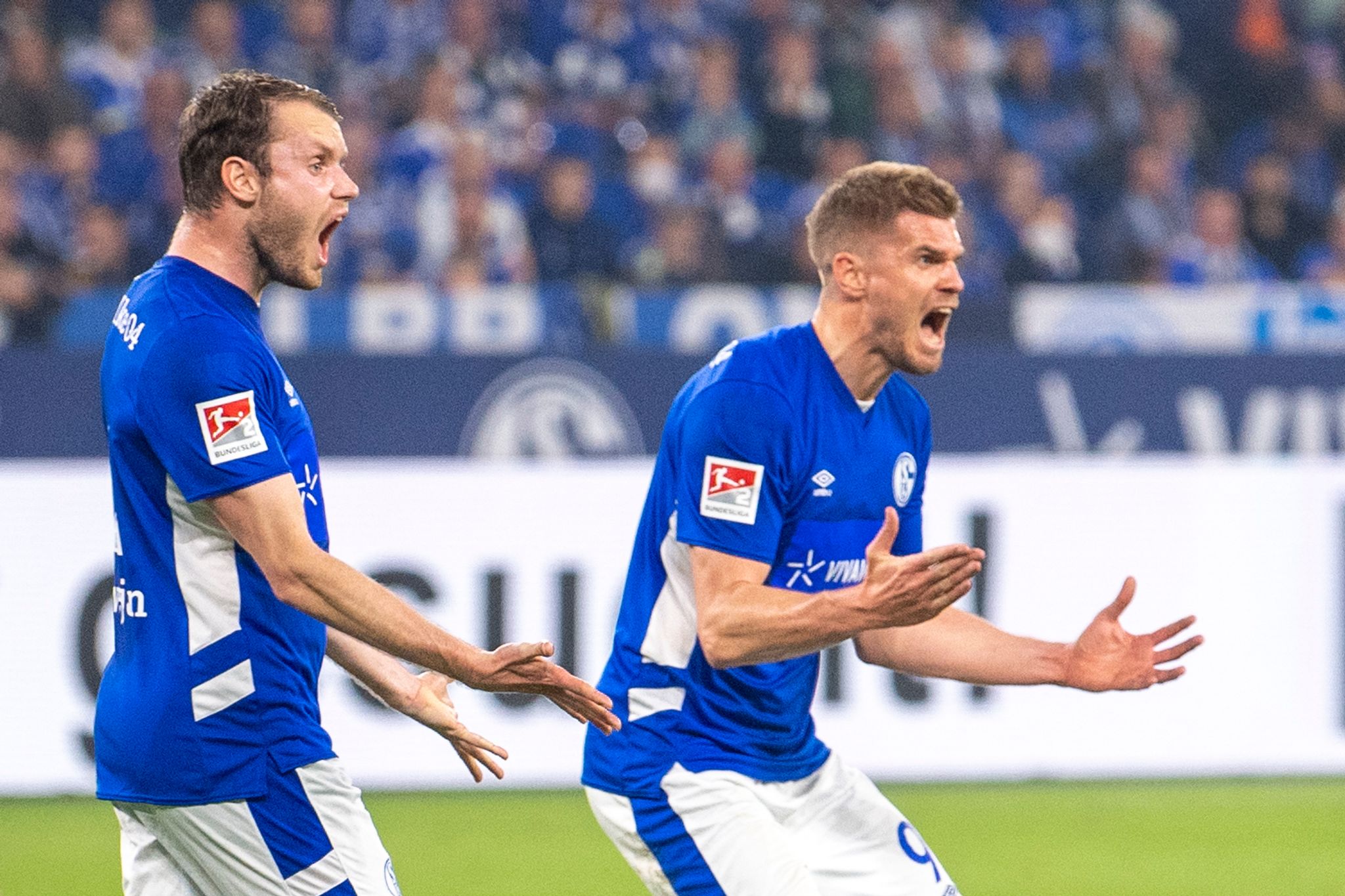 Schalke zurück in der Bundesliga: 3:2 gegen St. Pauli