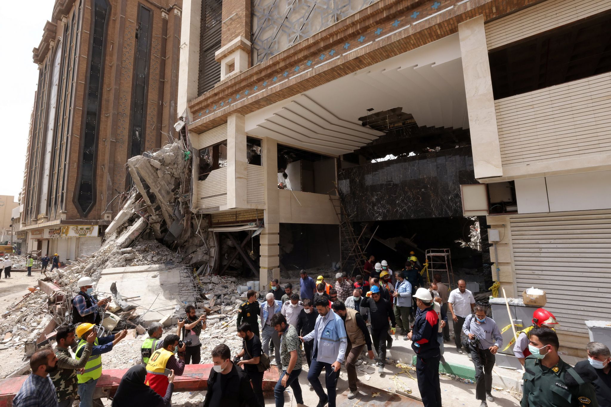 Hochhauseinsturz im Iran: Zahl der Toten steigt auf 29