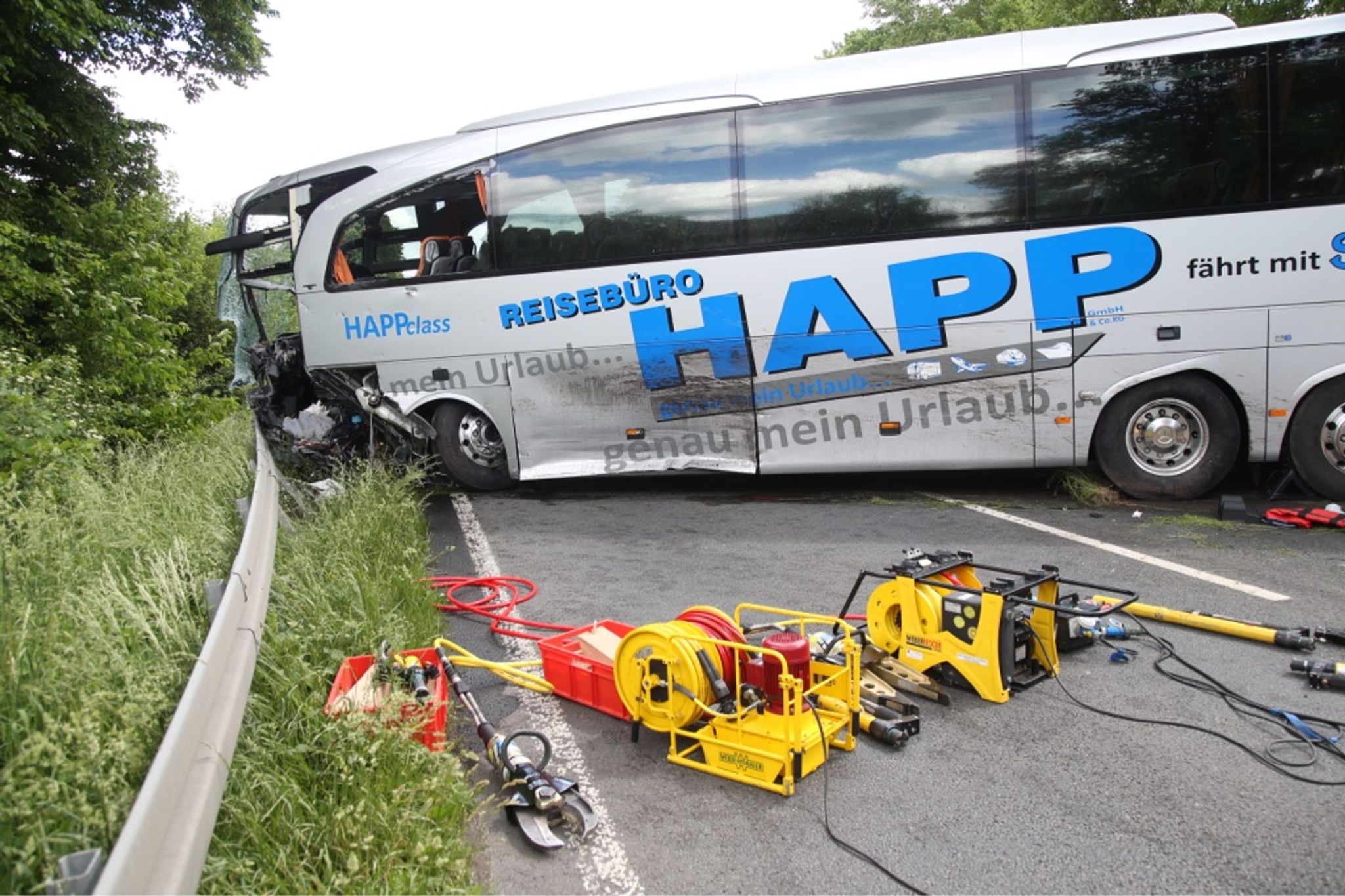 41 Opfer bei Reisebus-Unfall in Bayern