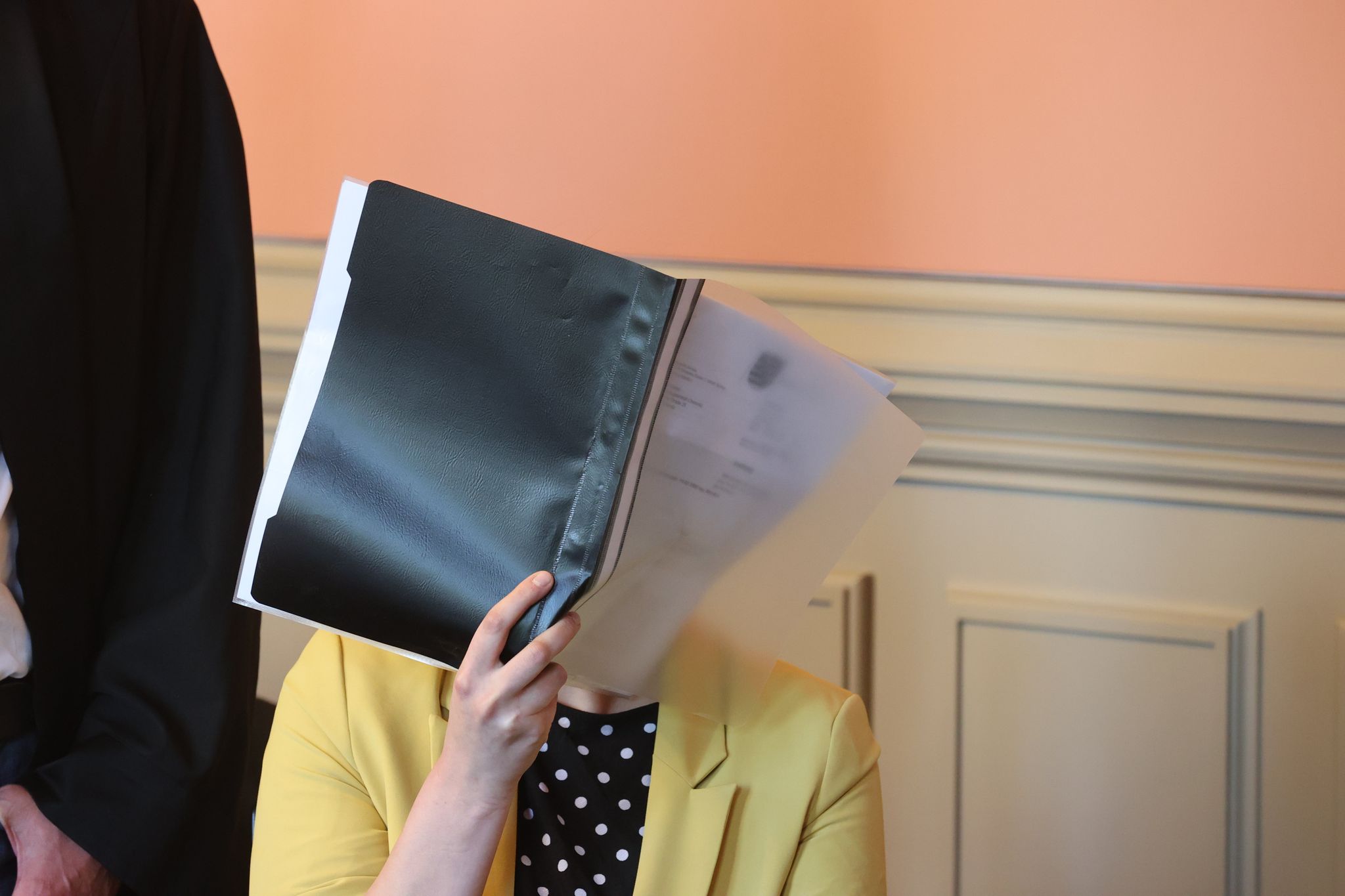 Seniorin in Pflegeheim ermordet? – Enkelin vor Gericht