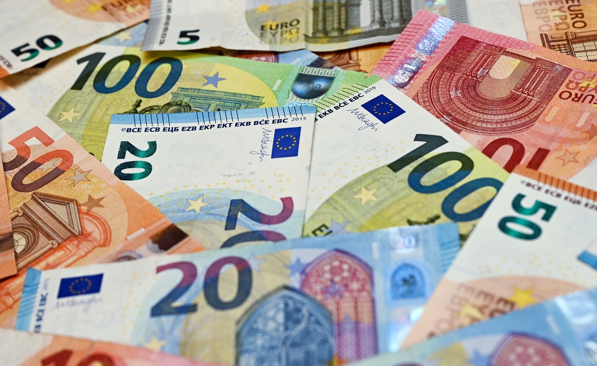 DIHK: Viele Unternehmen stellen höhere Kosten in Rechnung