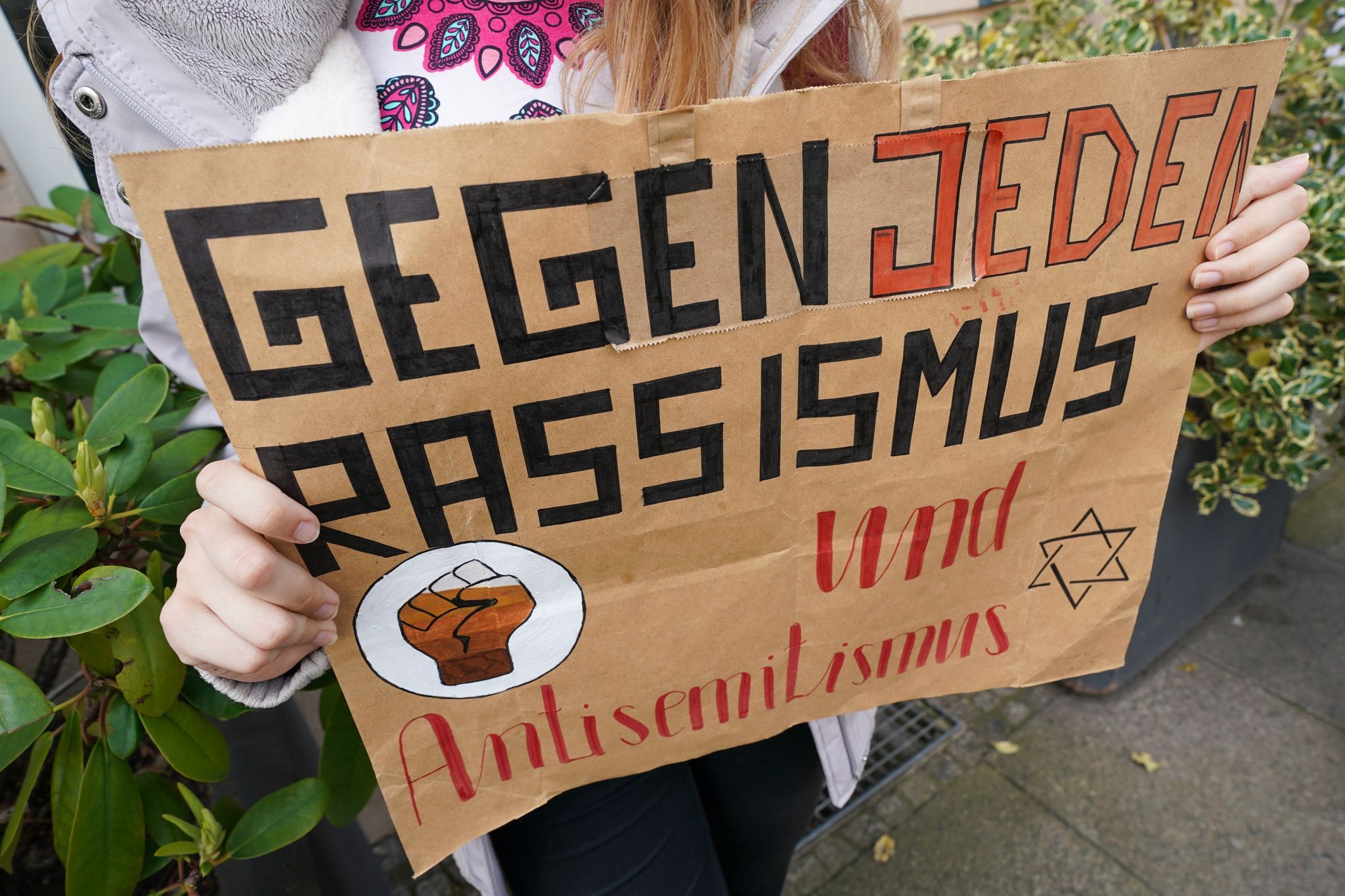 Mitarbeiter geförderter Vielfaltprojekte fühlen sich bedroht