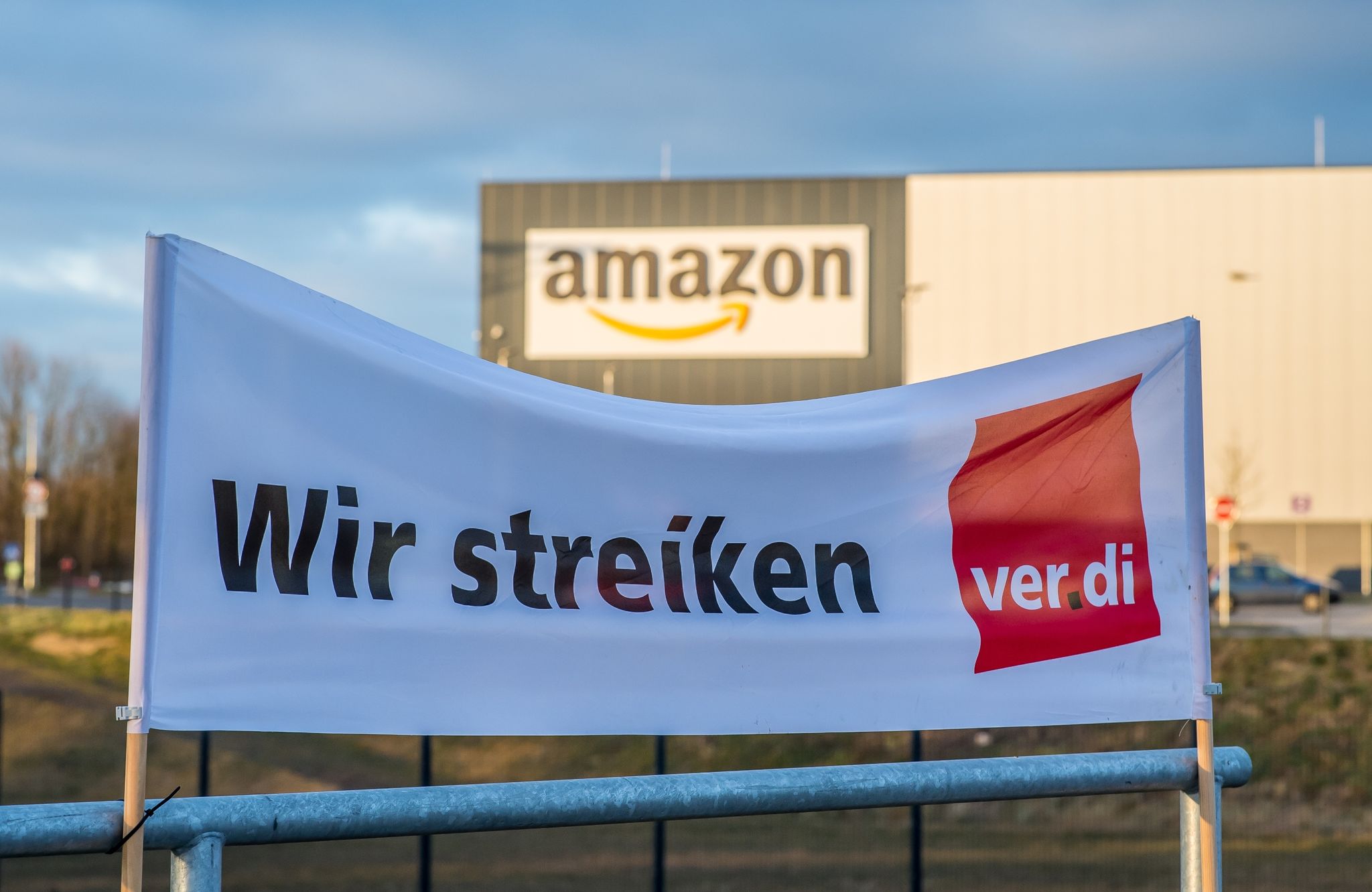 Verdi: Mehrtägige Streiks bei Amazon gestartet