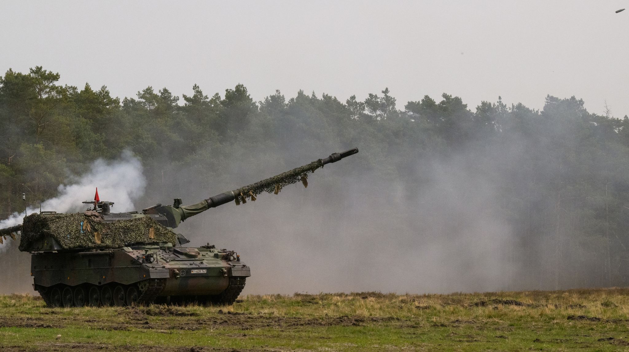 Ukrainer werden an Panzerhaubitze 2000 ausgebildet