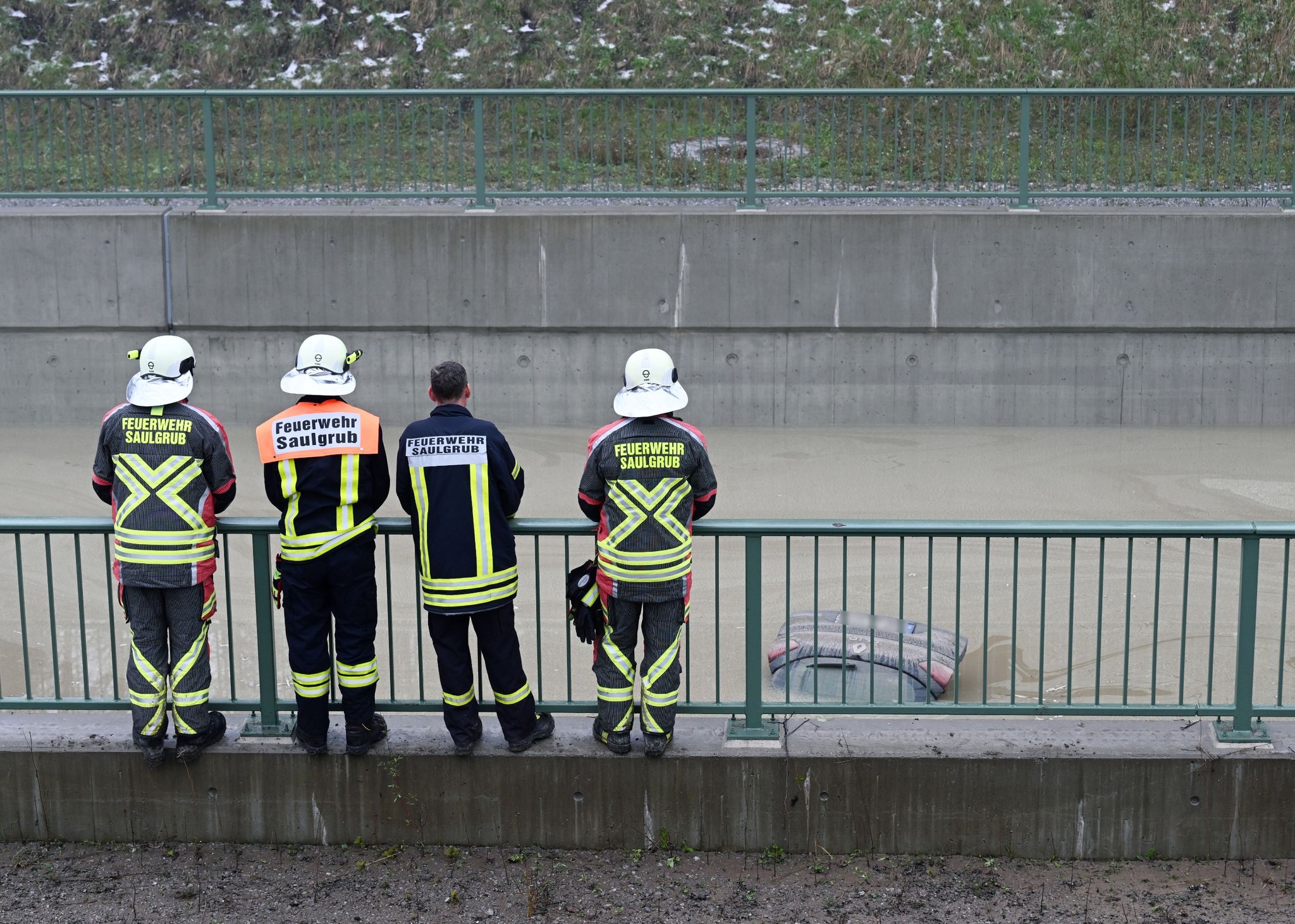 Straßenunterführung in Bayern nach Starkregen vollgelaufen