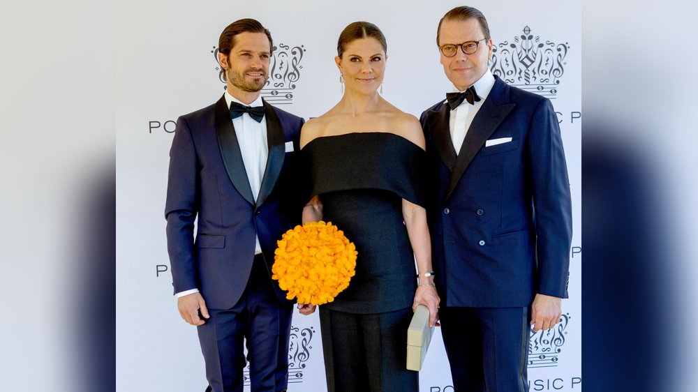 Victoria von Schweden: Eleganter Auftritt in schulterfreiem Overall