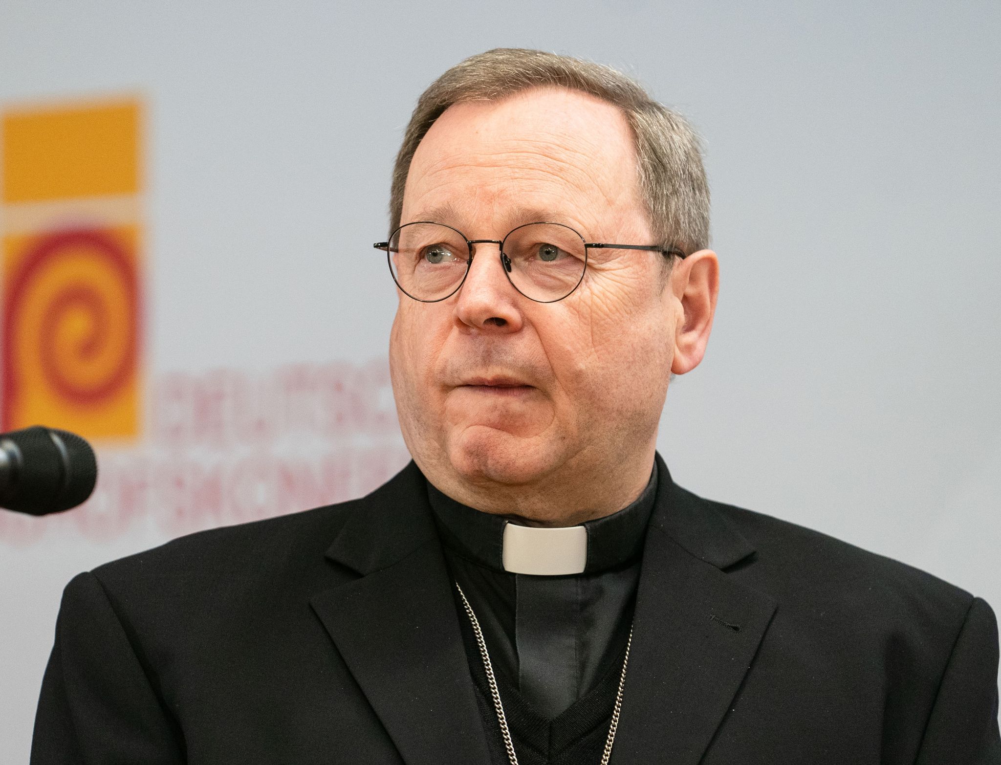 Bätzing beförderte Pfarrer trotz Belästigungsvorwürfen