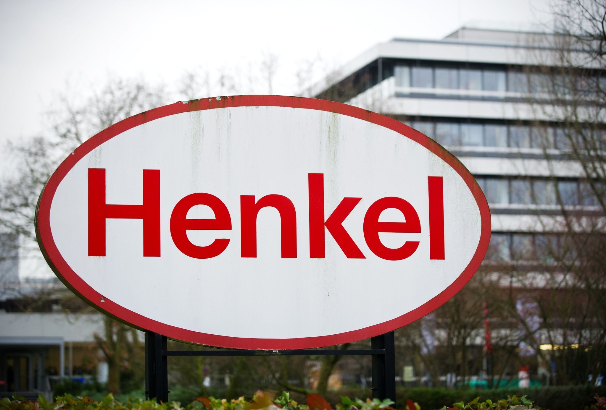 Henkel baut weltweit 2000 Stellen ab