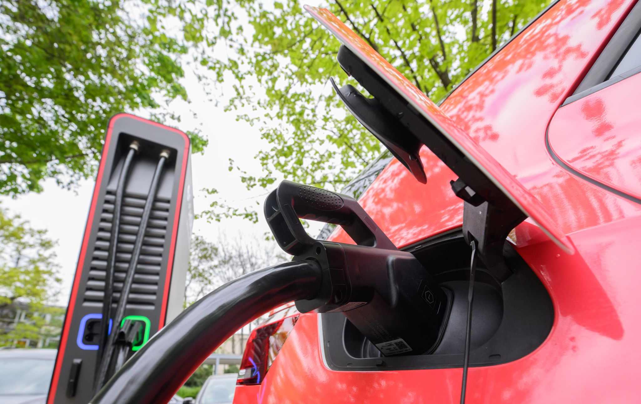 Fachleute: Weg zur Super-Batterie für E-Autos noch lang