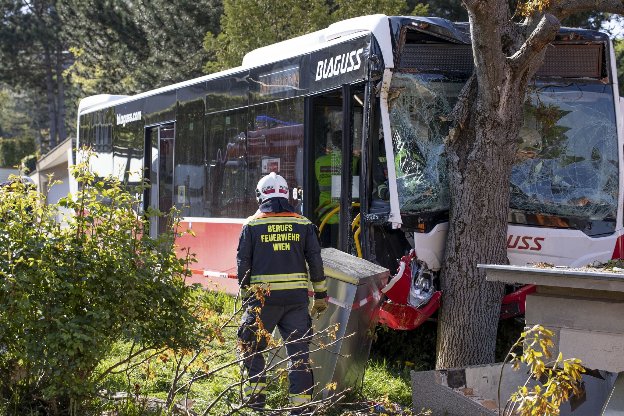 Bus rollte ohne Fahrer los: Sieben Verletzte in Wien