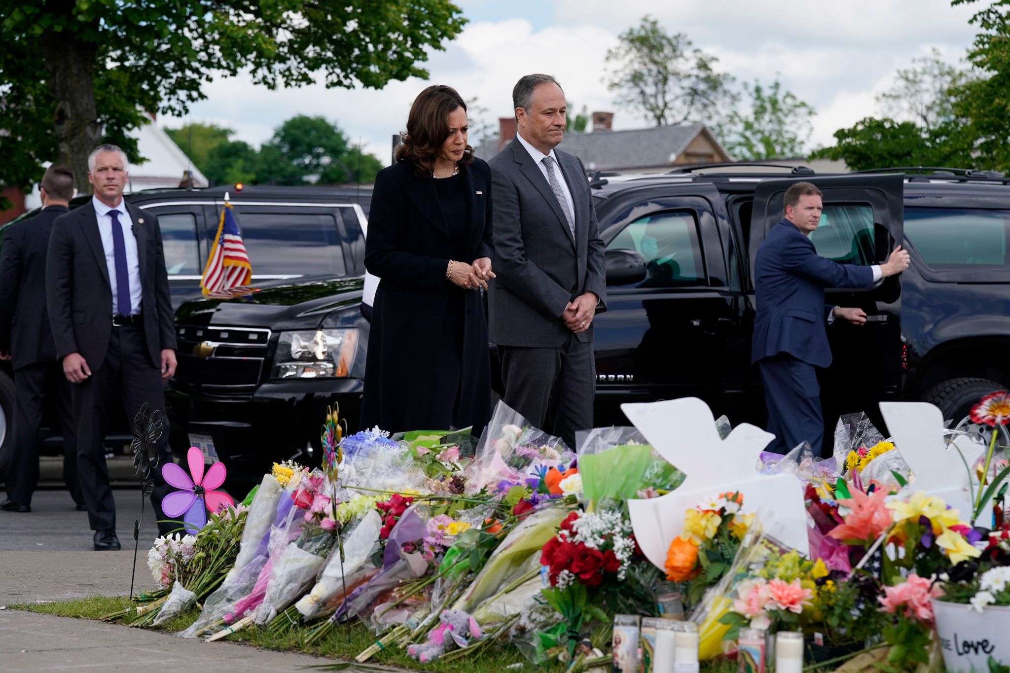 US-Vize Harris besucht Buffalo nach tödlicher Attacke