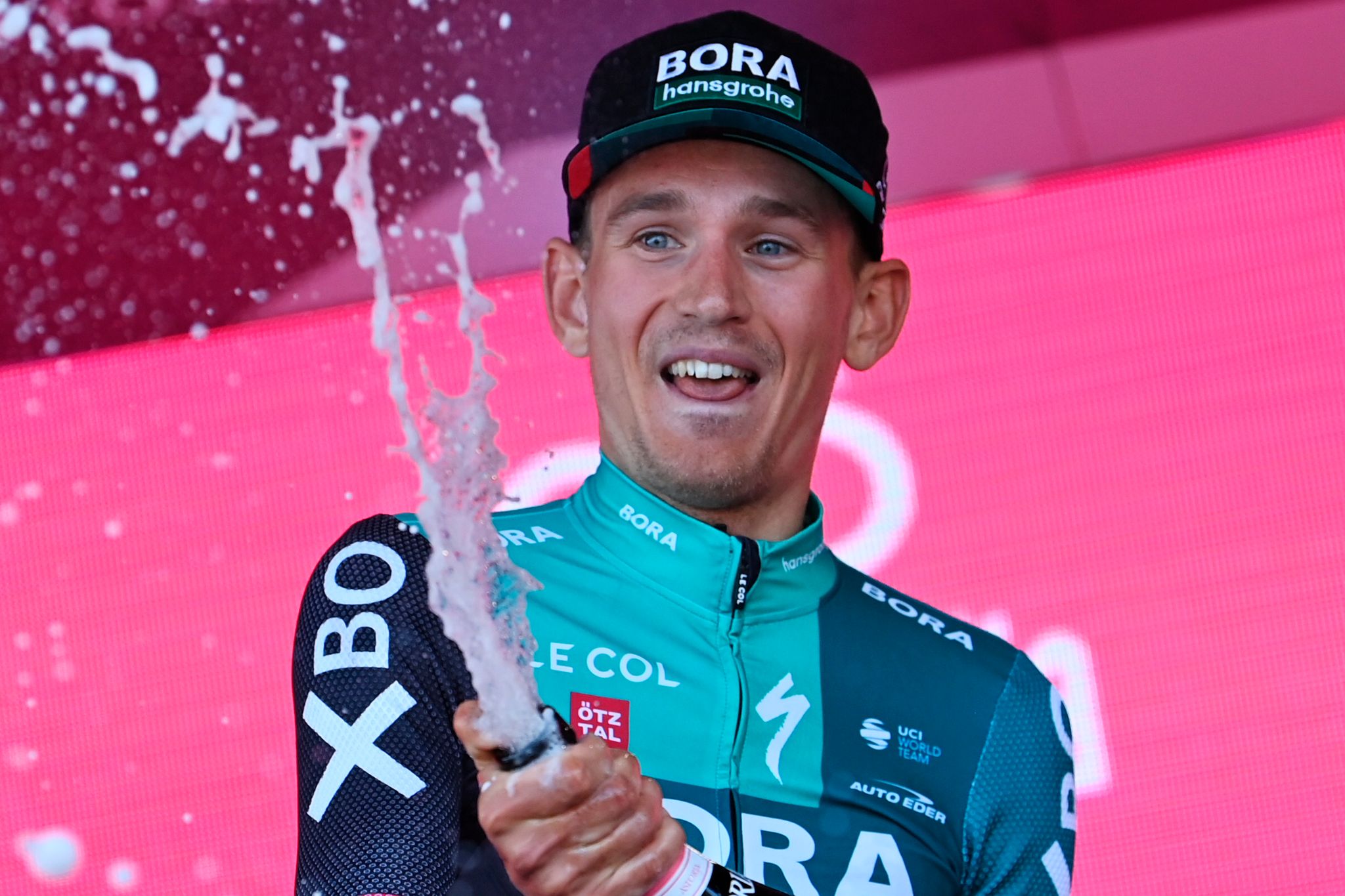 Nach Triumph auf dem dem Ätna: Kämna im Blauen Trikot