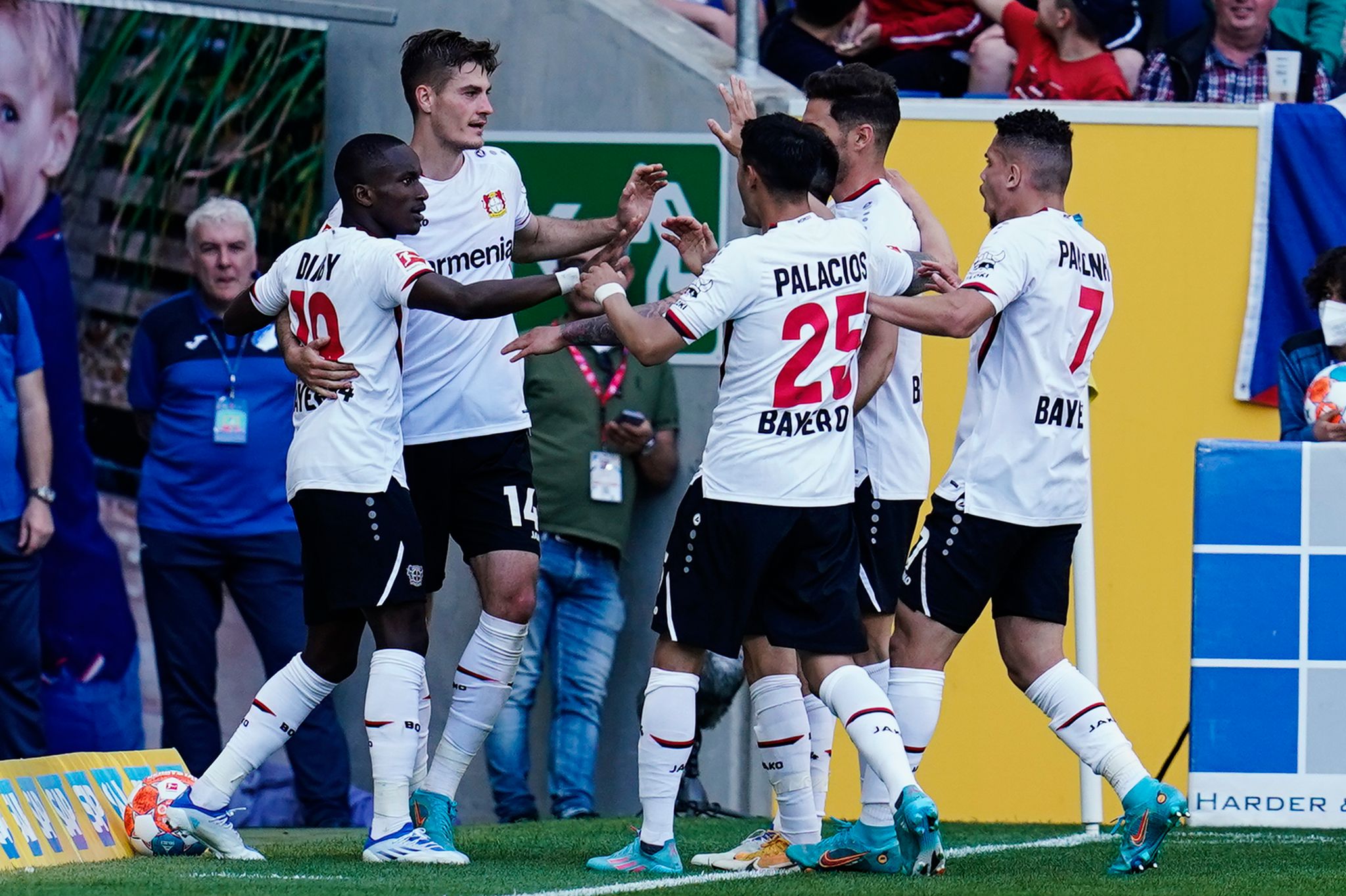 Abschied für Völler: Bayer feiert Einzug in Königsklasse