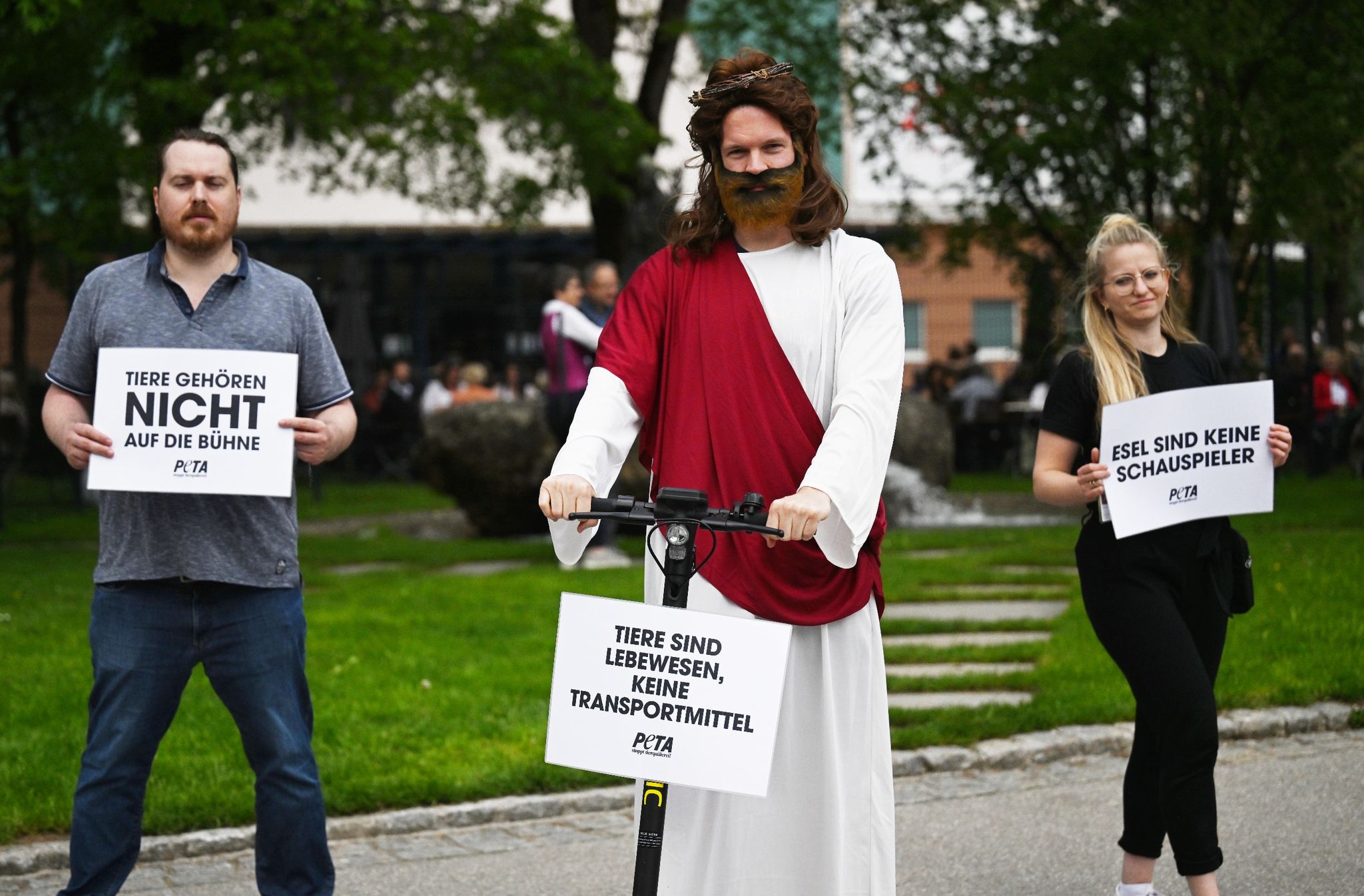 Sorge um Esel: Tierschützer fordern E-Scooter für Jesus