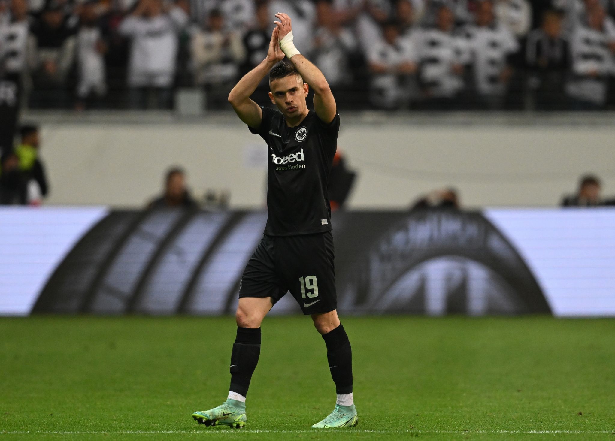 Über Camp Nou bis Sevilla: Verrücktes Eintracht-Jahr