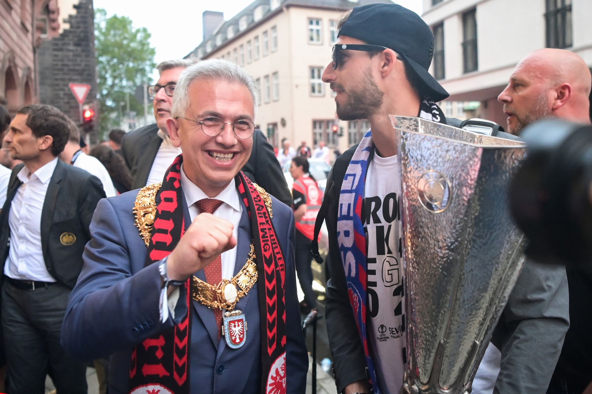 Nach Rücktrittsforderungen: Frankfurter OB will sich äußern