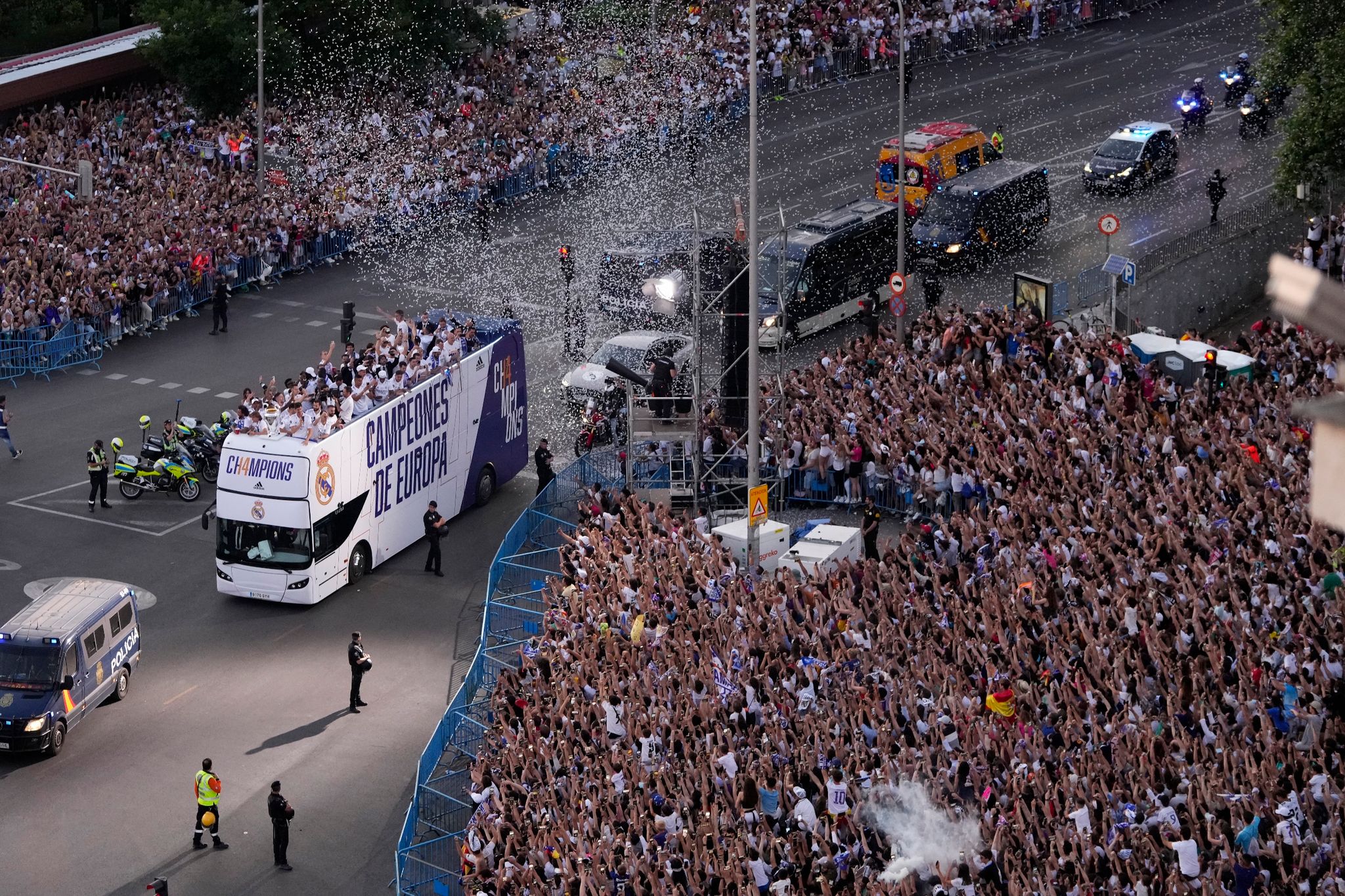 Zehntausende bejubeln Real-Team bei Siegesfeiern in Madrid
