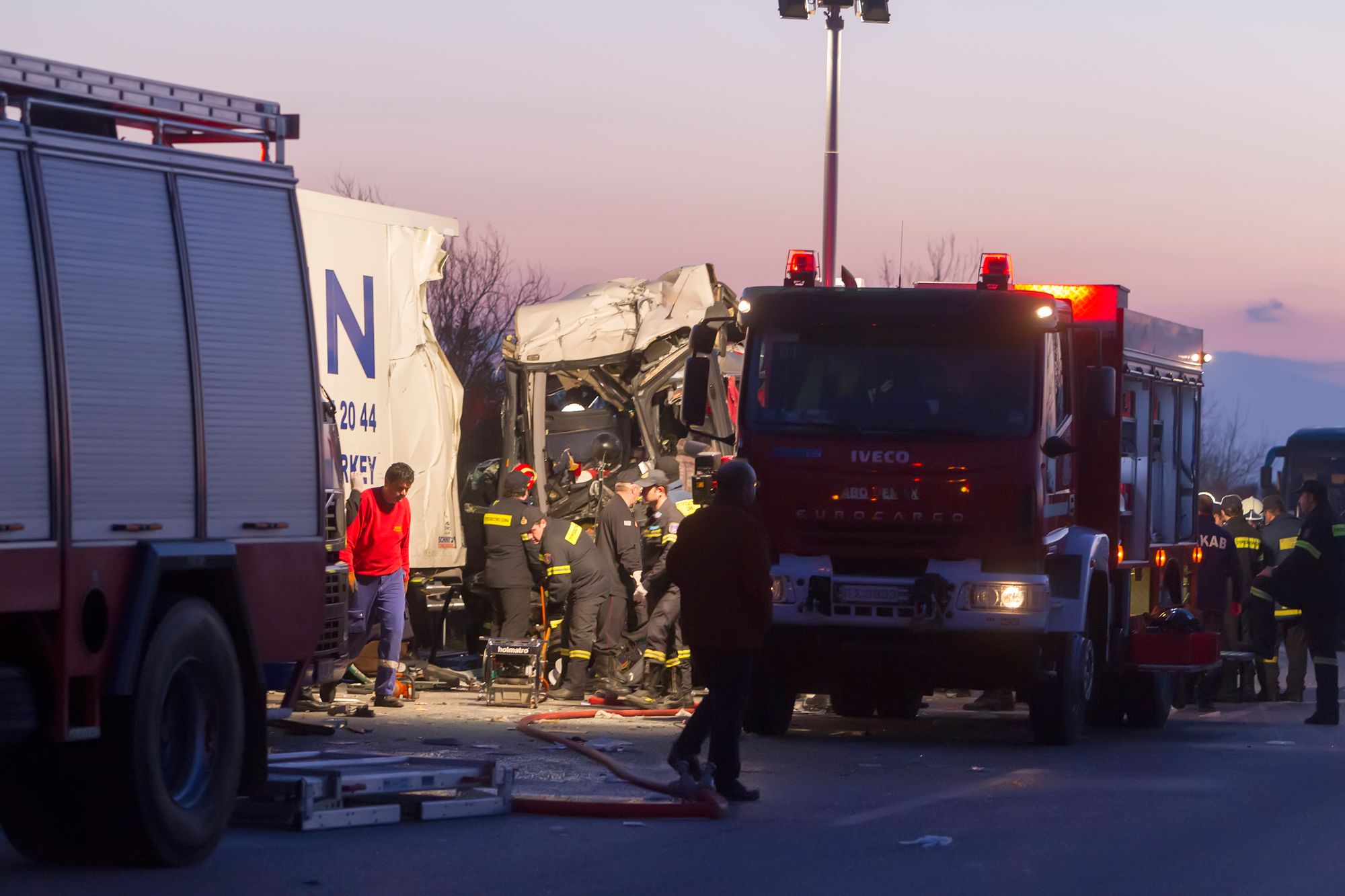 50 Tote bei Bus-Unglück