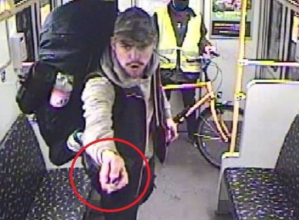 Achtung: Messerstecher in  U-Bahn! Polizei bittet um Hilfe