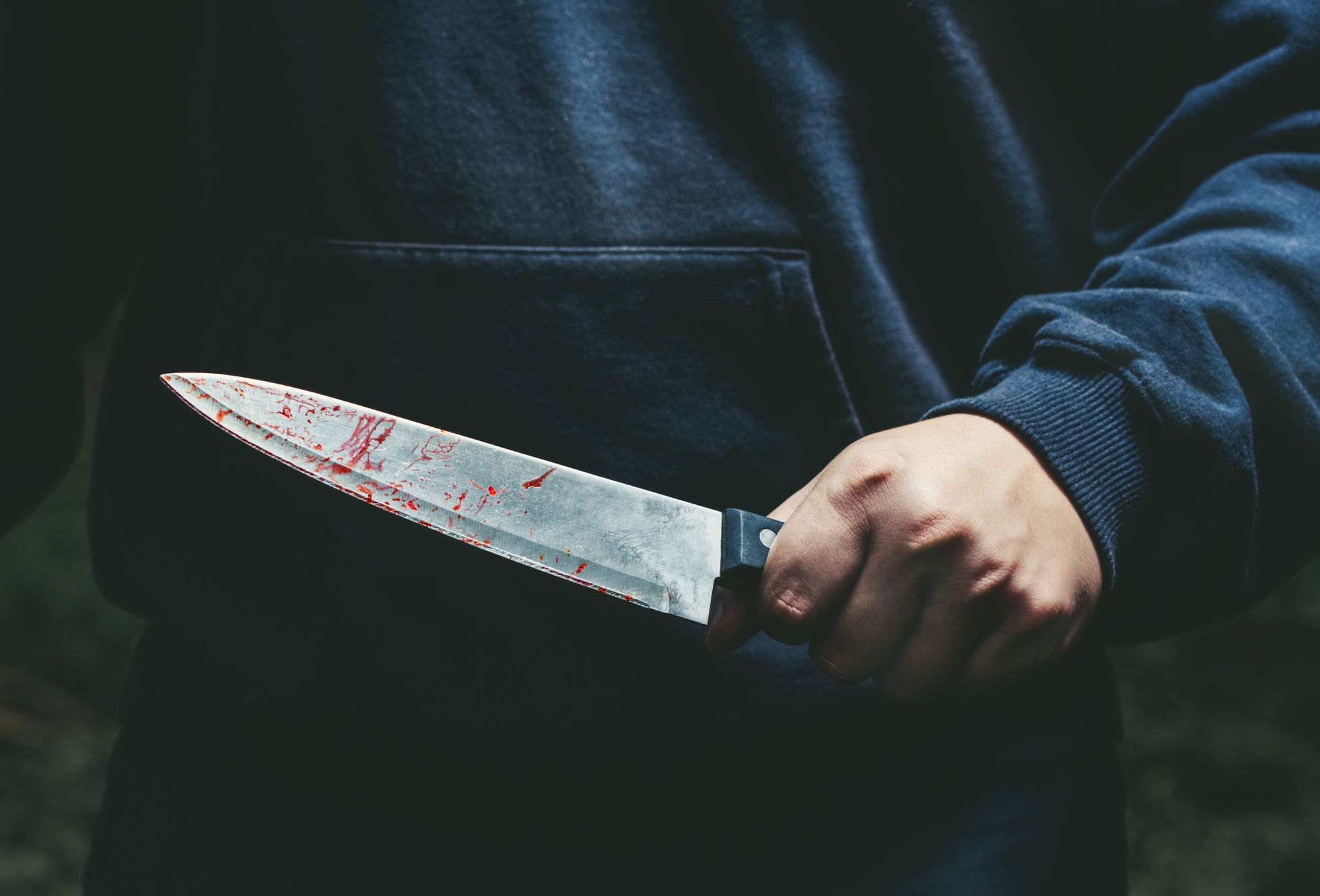 Angriff im Klassenzimmer: Schülerin (14) sticht Jungen mit Messer in den Rücken!