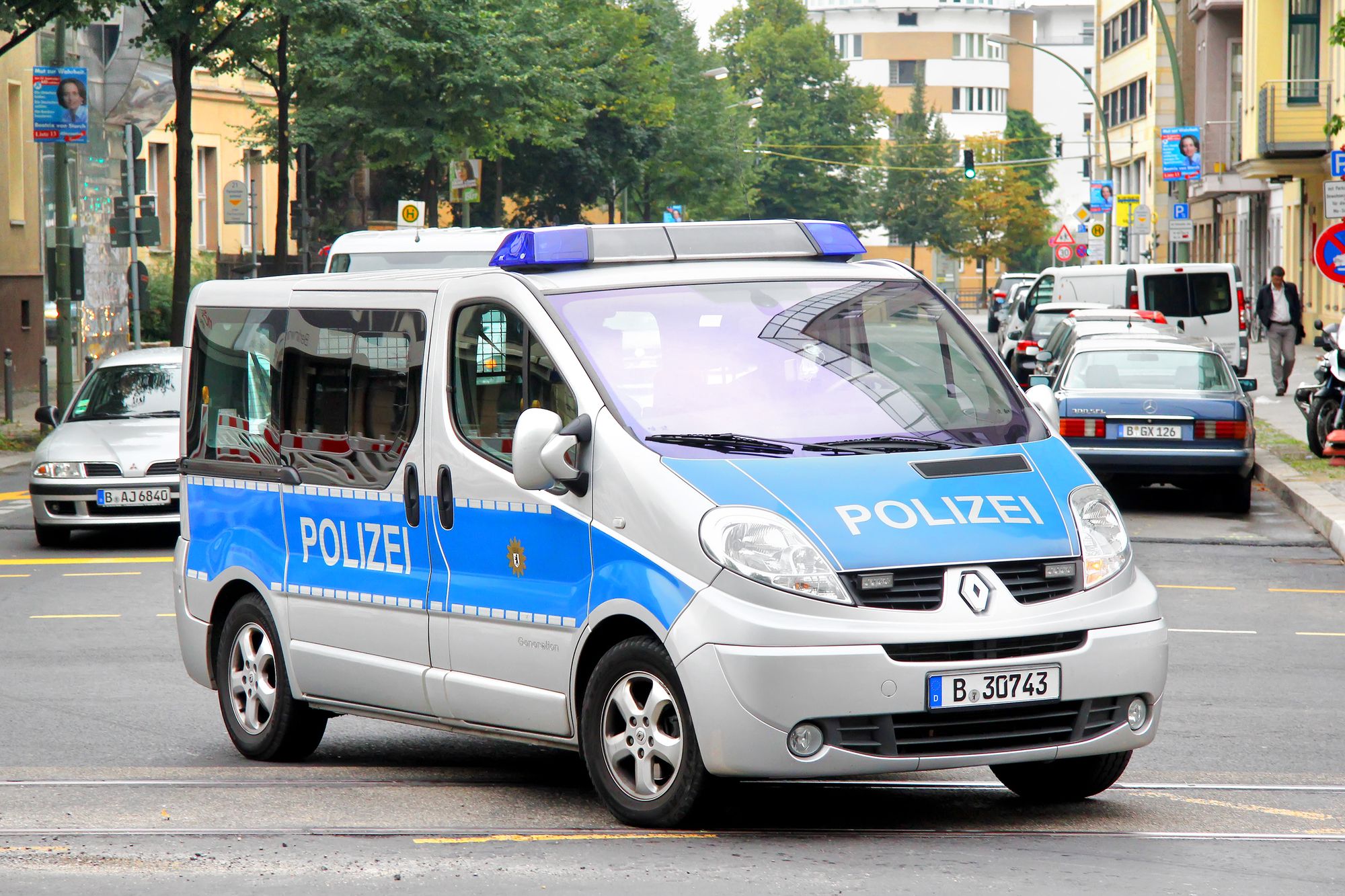 Berlin – Polizist schießt auf Messerfrau (38)