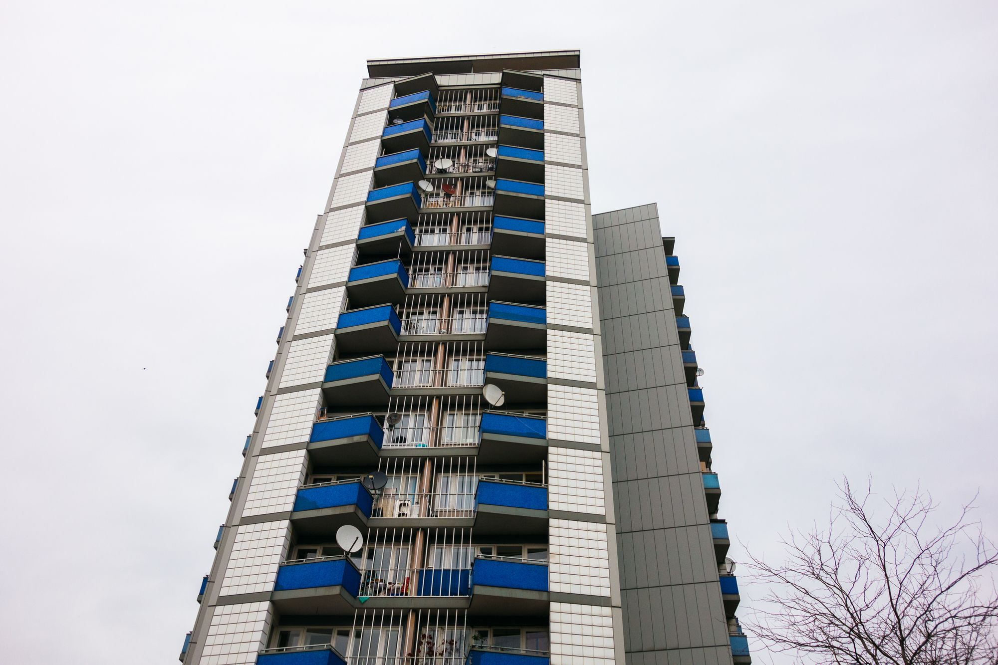 Berlin-Todesdrama: Kind stürzt aus Hochhaus