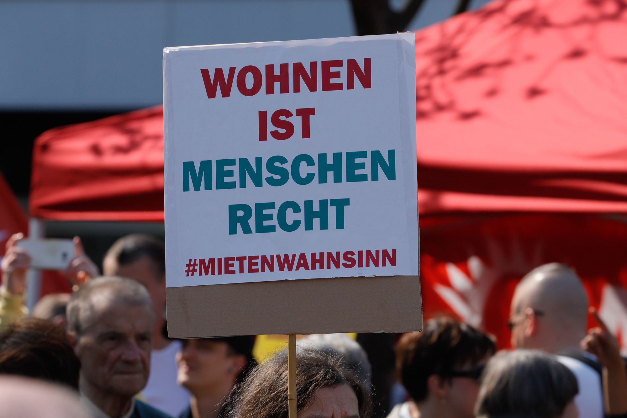 Berlins Mieten bekommen endlich auf den Deckel- Testen Sie HIER den neuen Mietendeckel-Rechner!