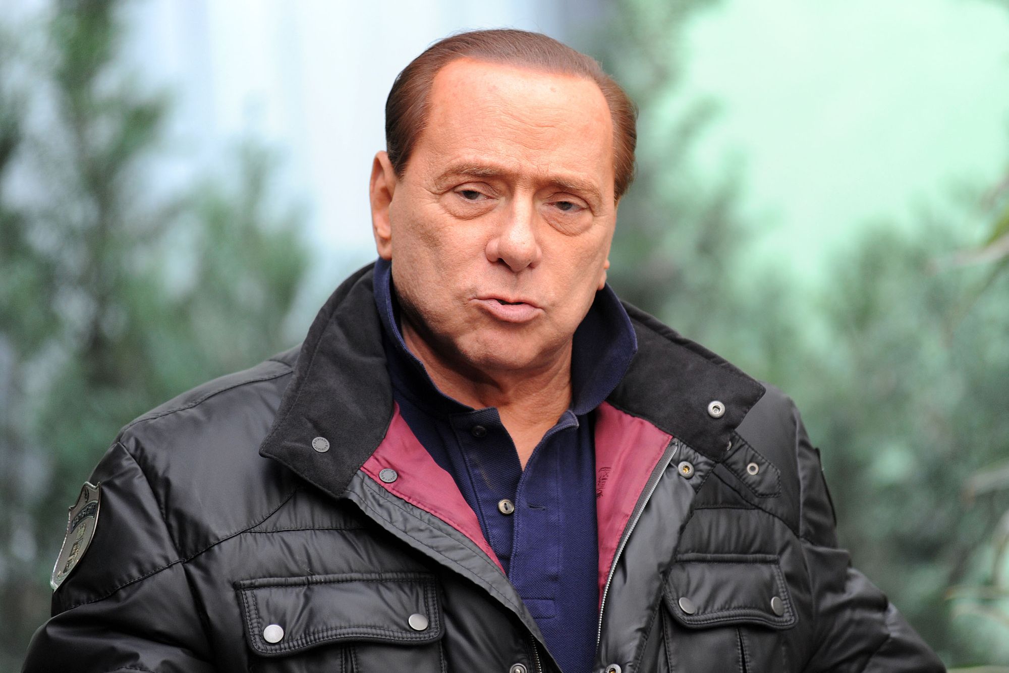 Berlusconi in Klinik eingeliefert