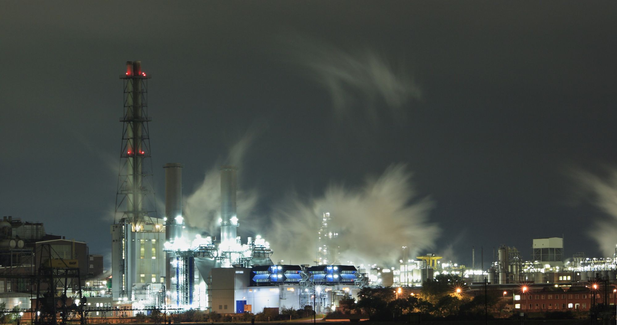 Betrunkener randaliert in Ludwigshafener Tankstelle und verletzt Polizisten