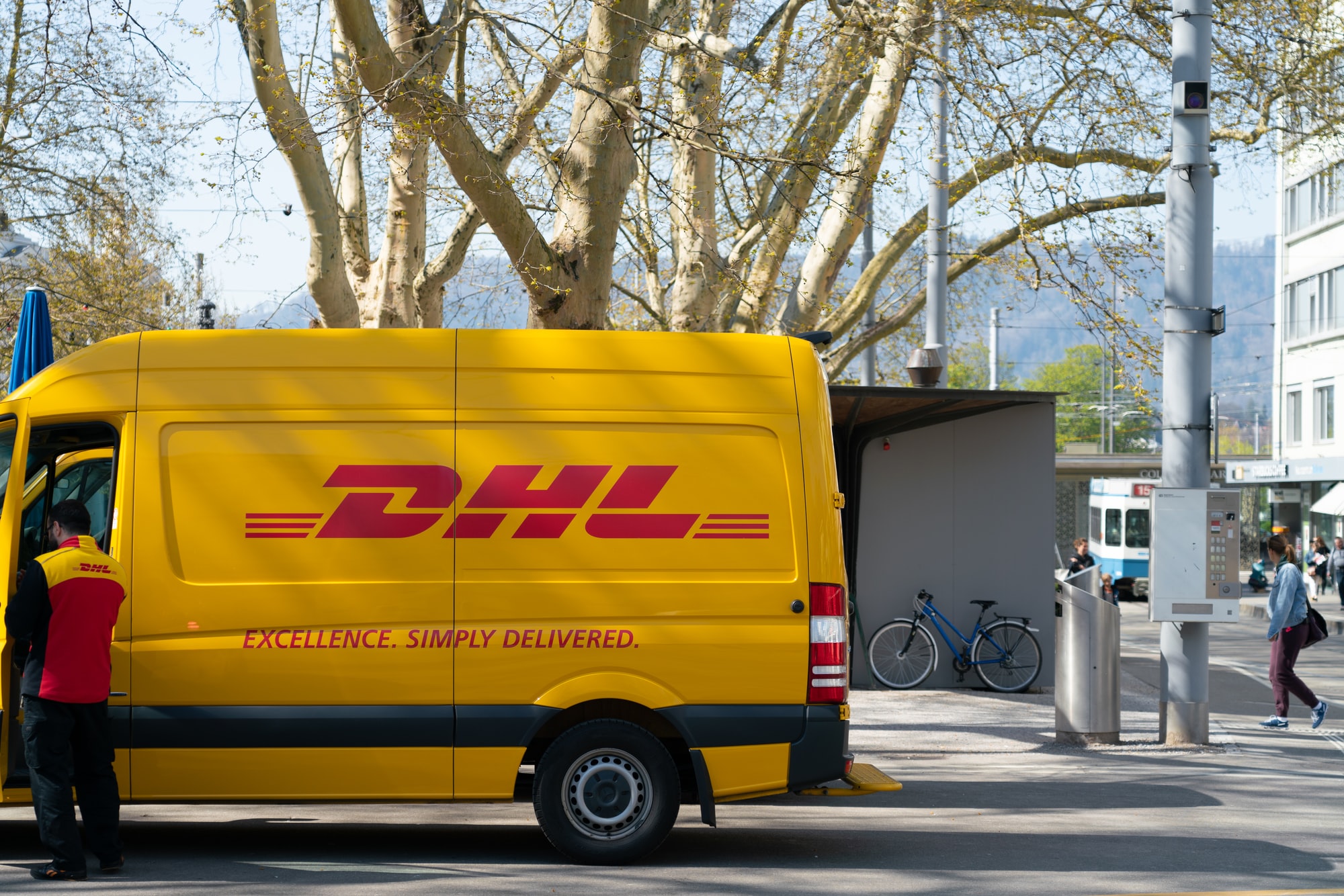 Bewaffneter Raubüberfall auf DHL-Fahrer