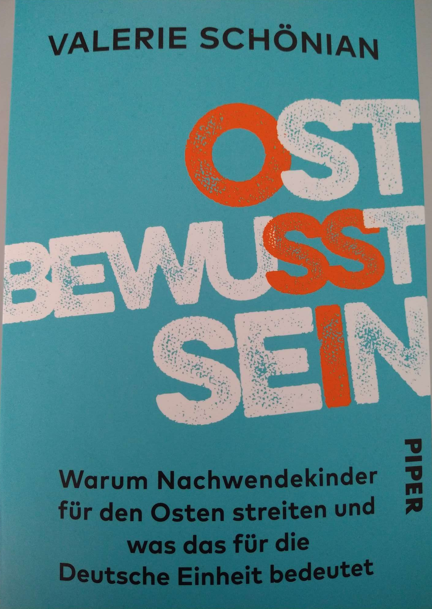 Buchrezension: „Ost Bewusstsein“ von Valerie Schönian