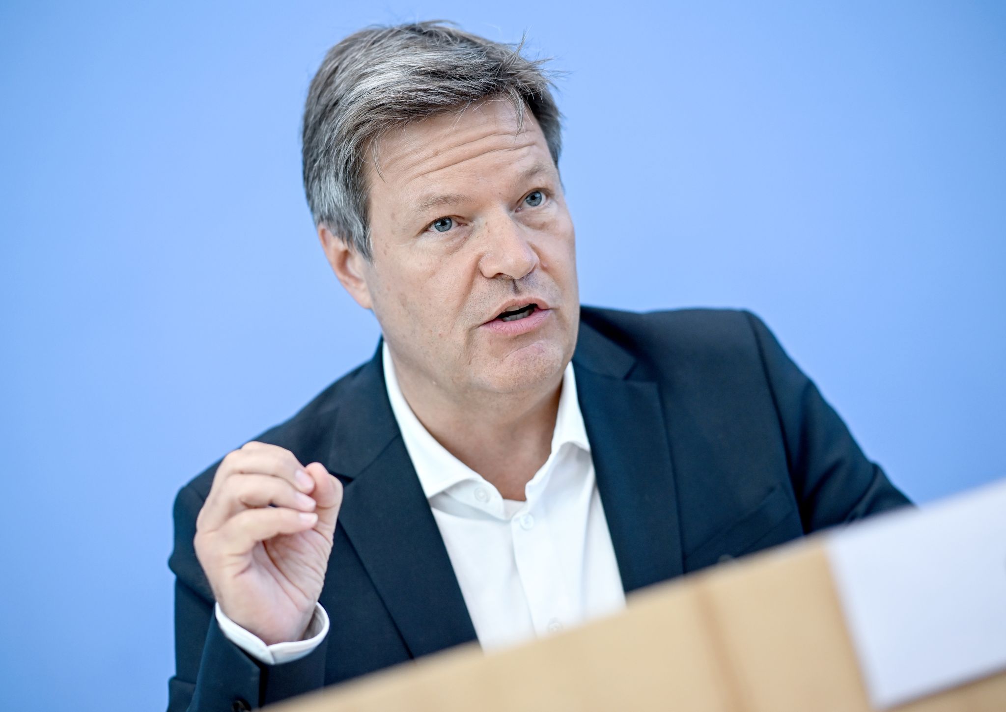 Gaskrise in Deutschland: Habeck schlägt Alarm