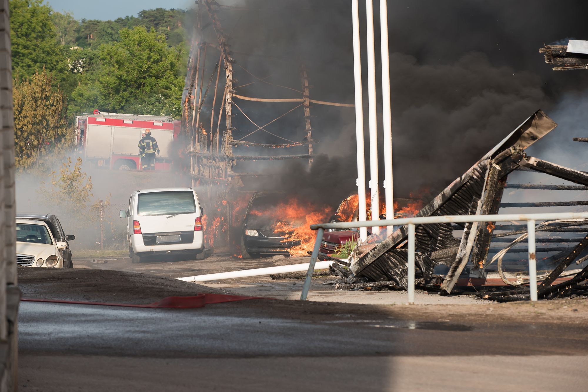 Bus rast in Gebäude – viele Tote und Verletzte