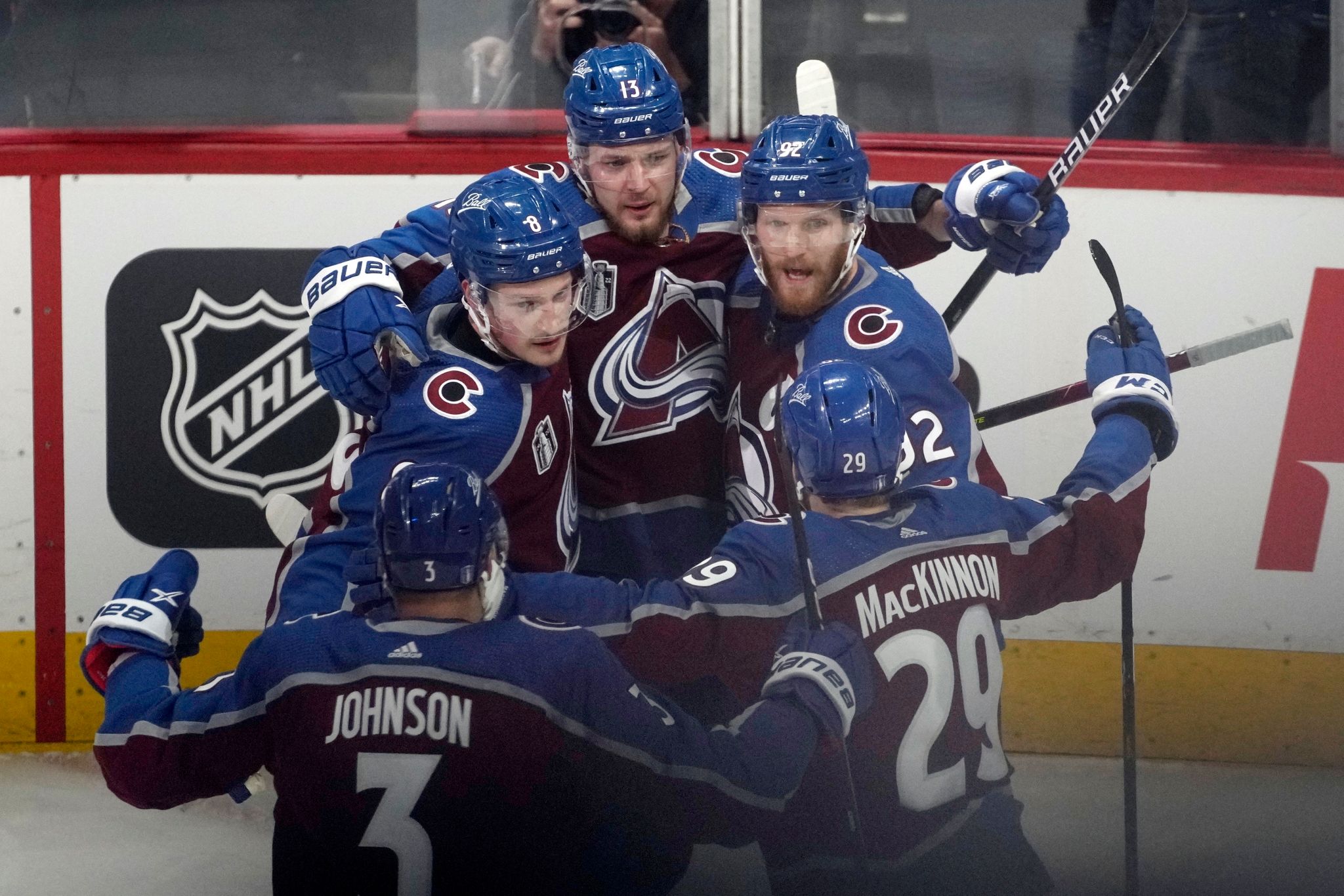 Avalanche um Nico Sturm in Stanley-Cup-Finals in Führung