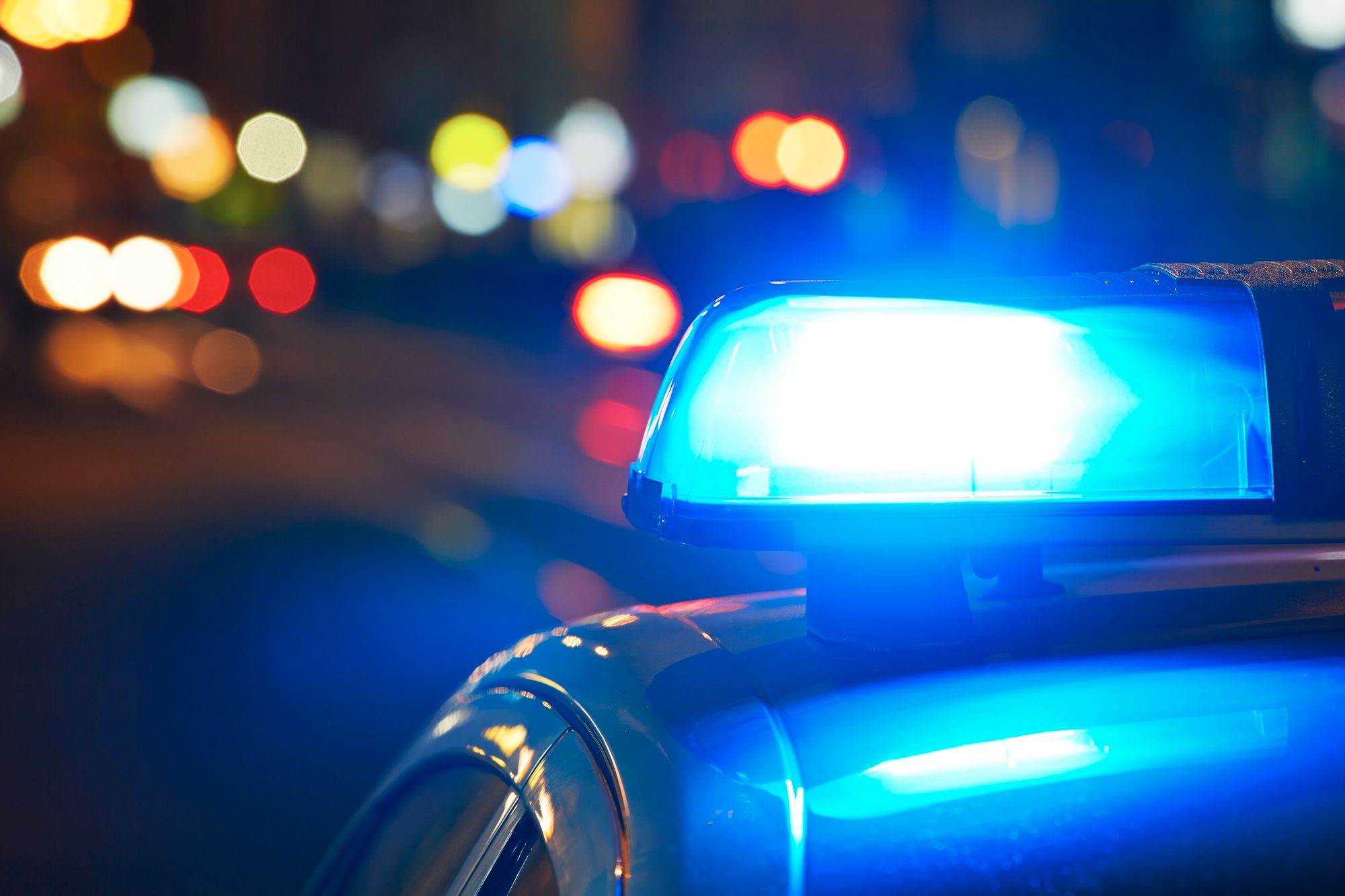 Corona-Leugner prügeln Polizisten in Krankenhaus