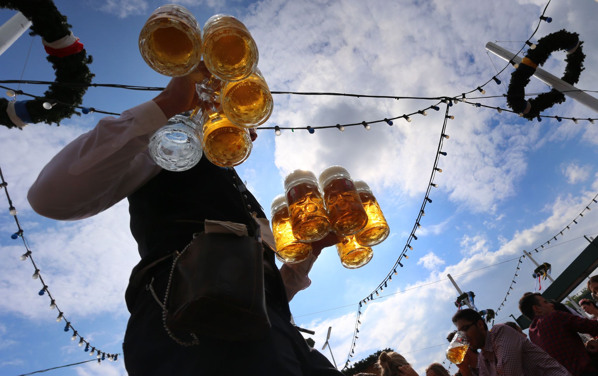Bier auf dem Oktoberfest gut 15 Prozent teurer