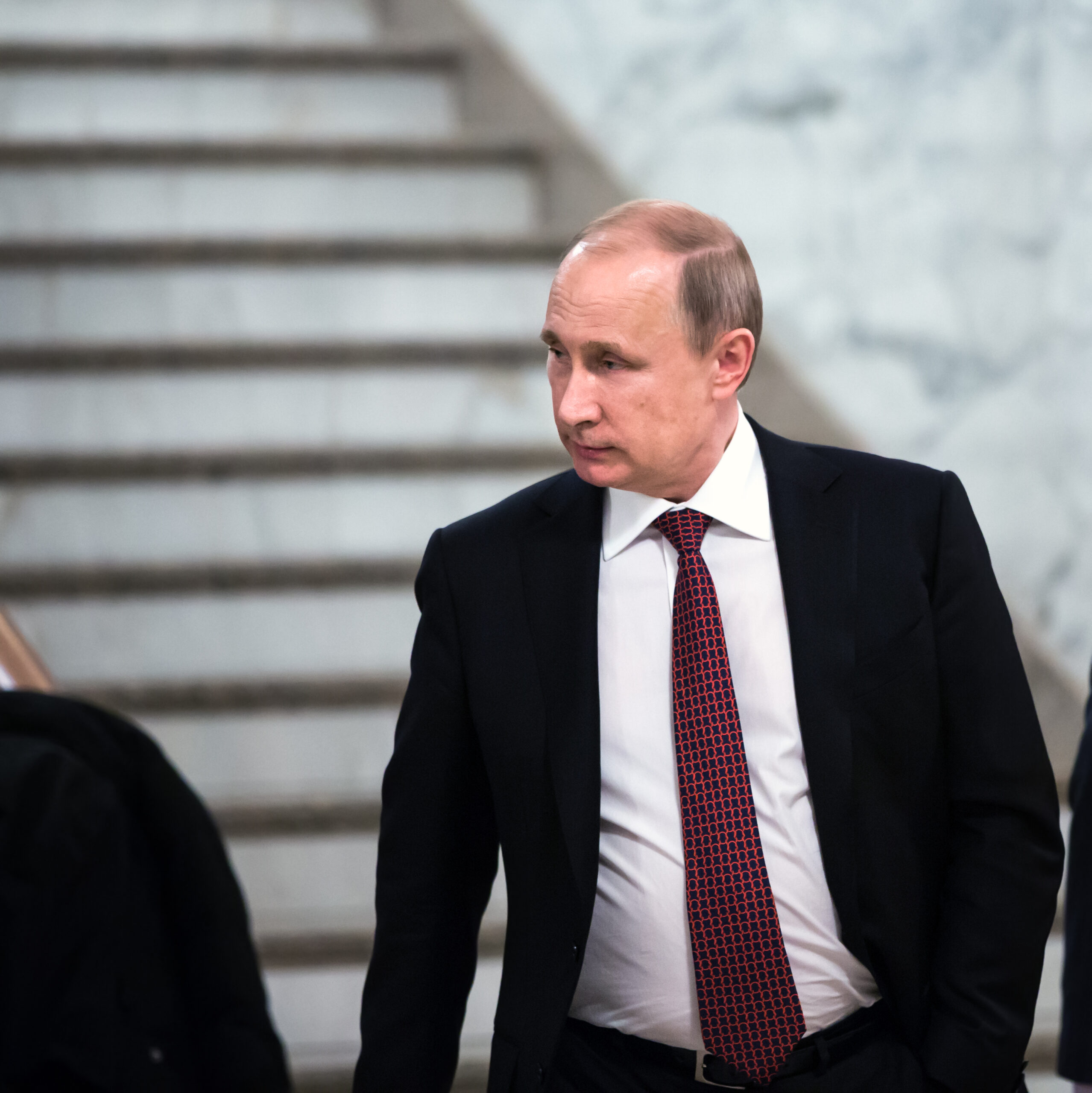 Wladimir Putin in der Öffentlichkeit zusammengesackt