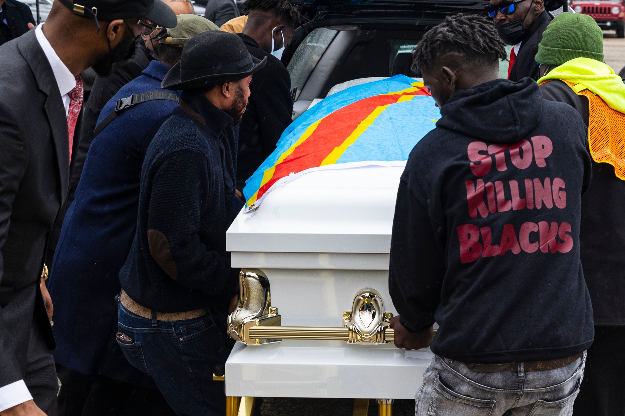 Weißer Polizeibeamter nach Tötung eines Schwarzen angeklagt