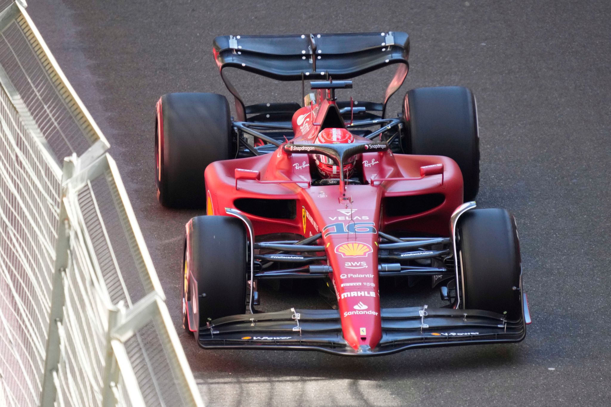 Leclerc holt Tagesbestzeit beim Formel-1-Training in Baku