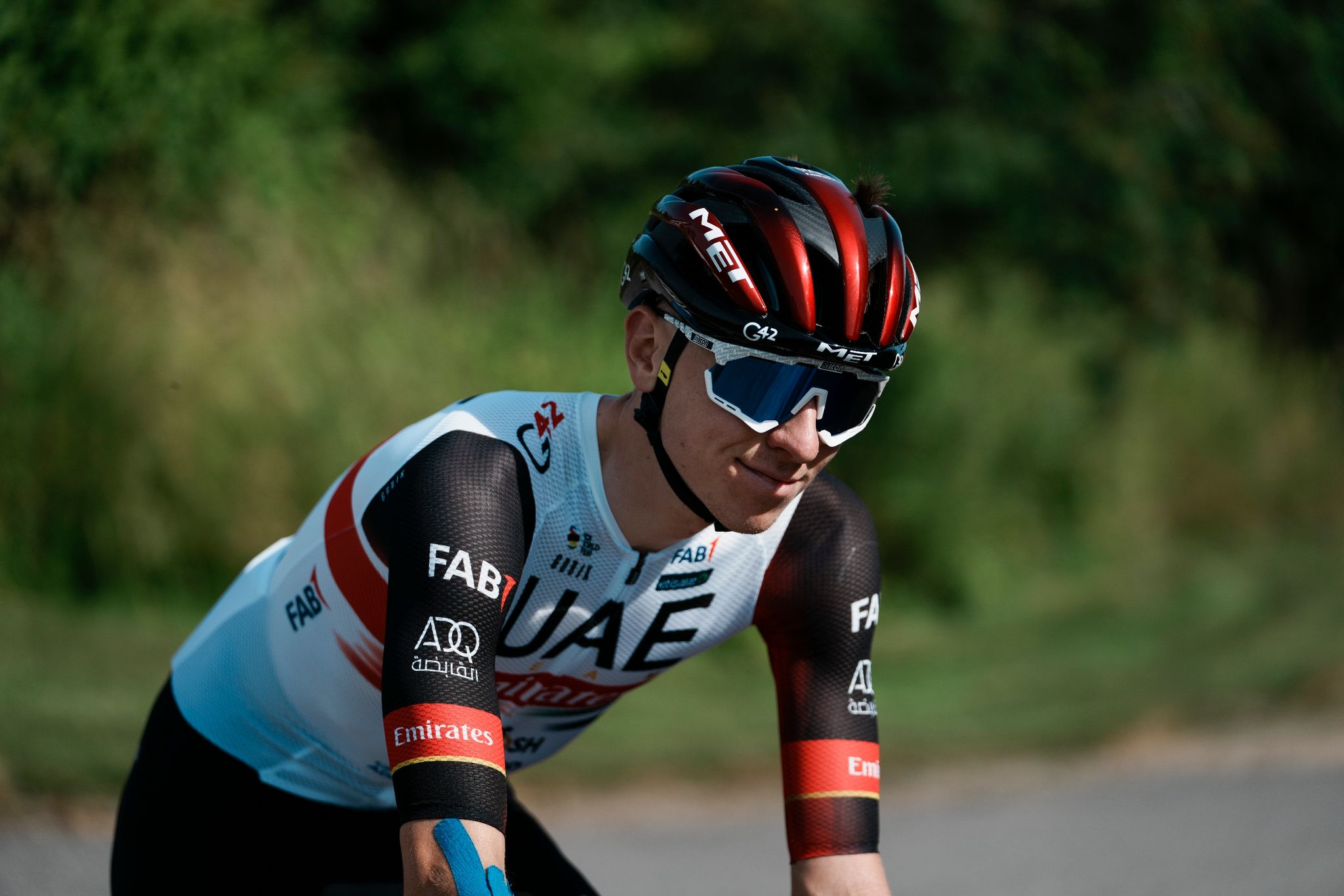 Flirts und Dauergrinsen: Pogacar lässt sich nicht stressen