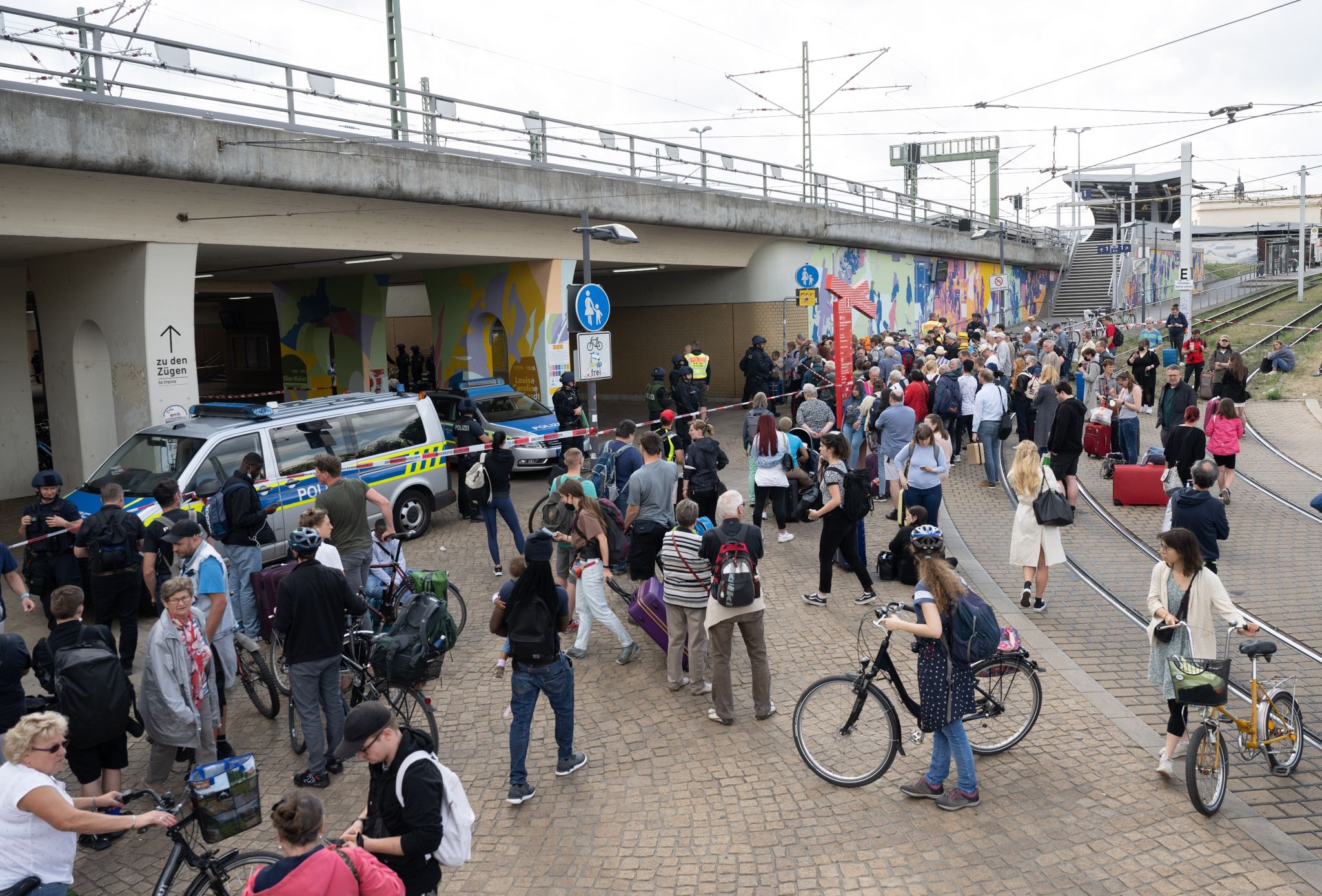 Drohschreiben bei Polizei – Großeinsatz am Bahnhof Halle
