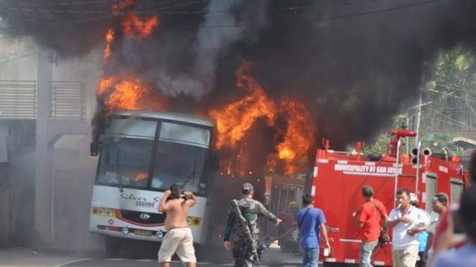 Drei Tote bei Brandanschlag auf Reisebus