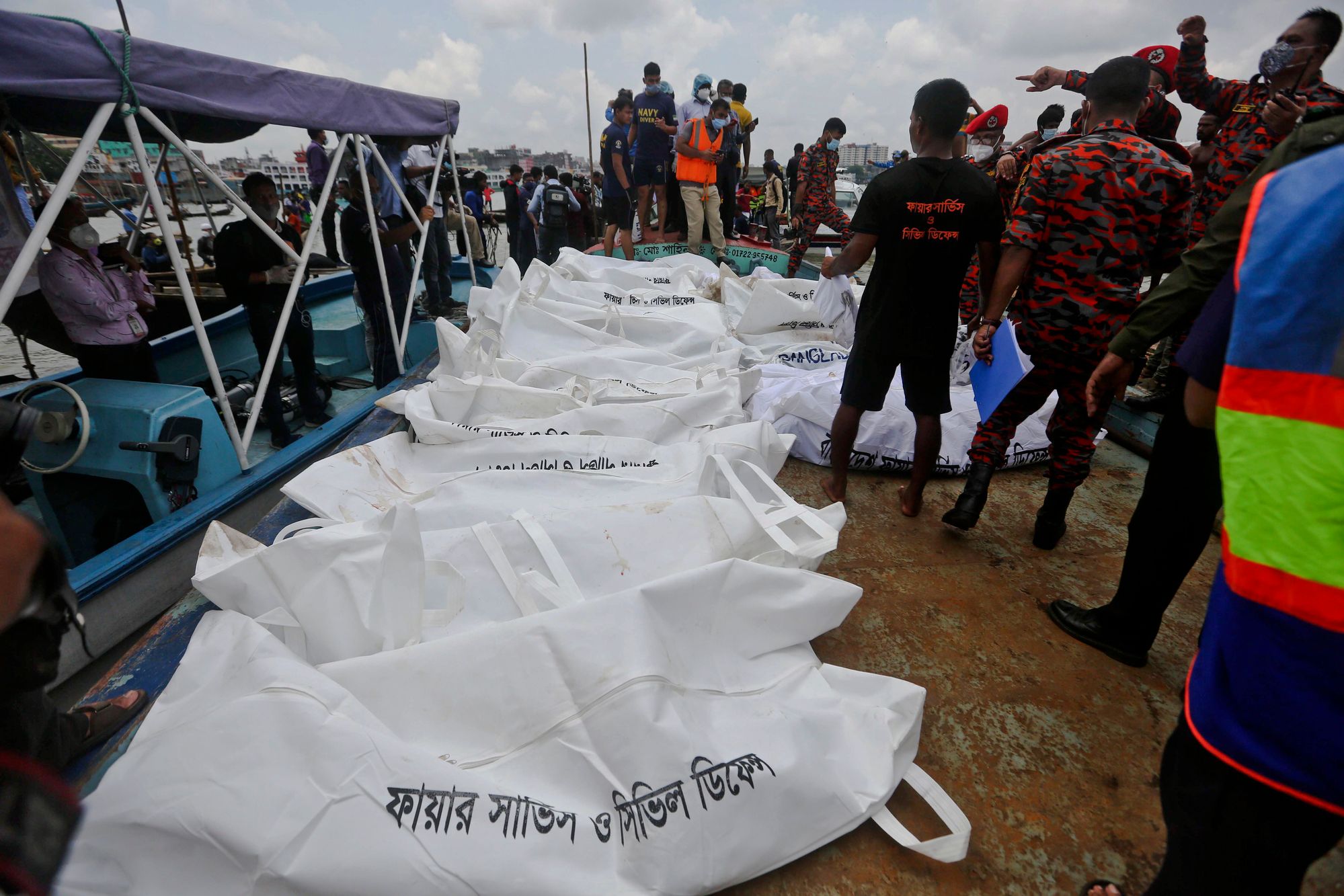 Dutzende Tote nach Fähren-Unglück