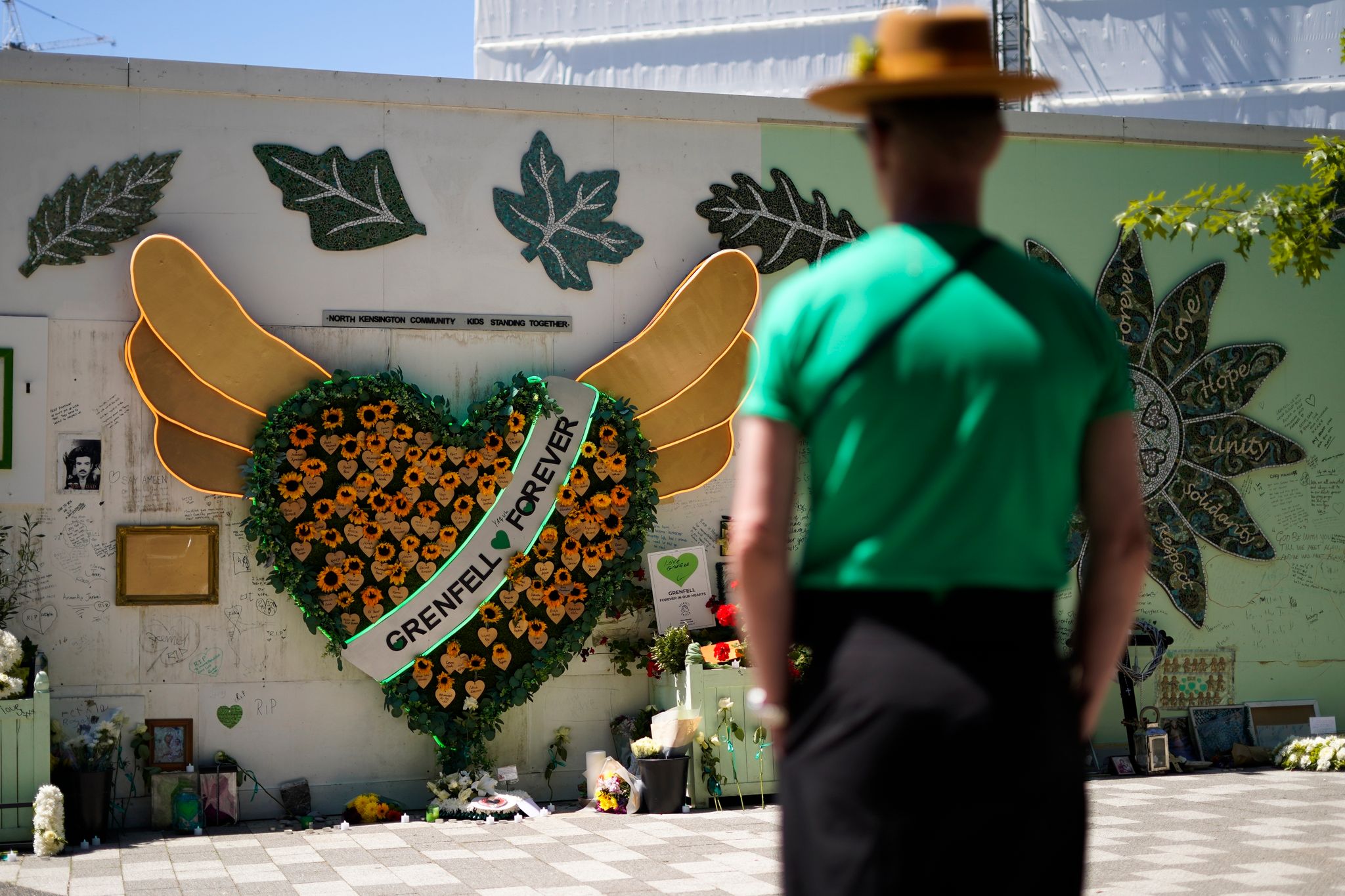 London gedenkt der Opfer des Grenfell-Hochhausbrandes