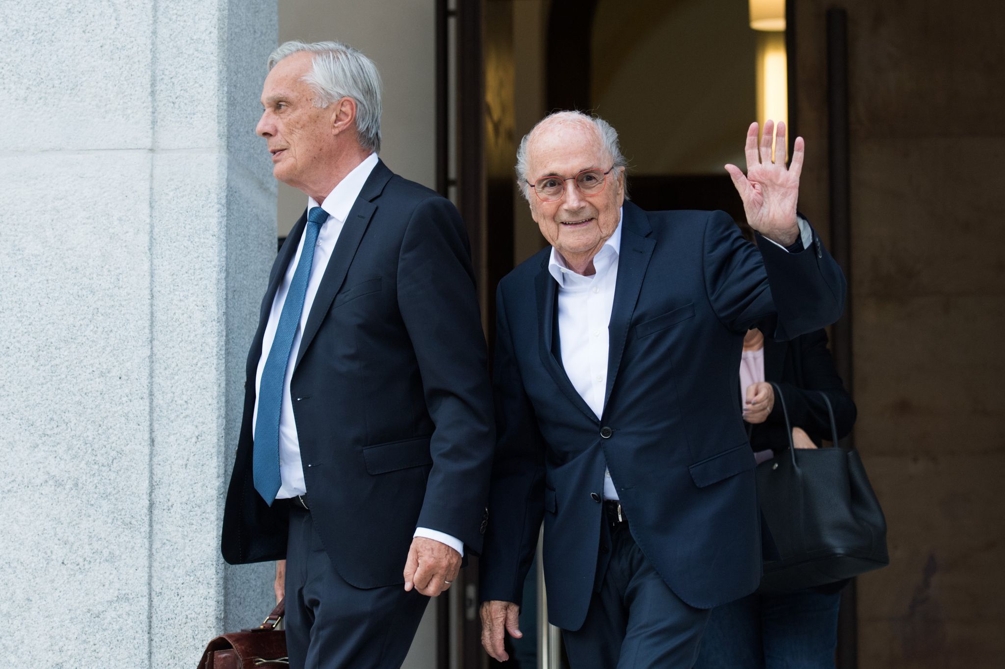 Blatter bestreitet Vorwürfe – «Verspätete Lohnzahlung»