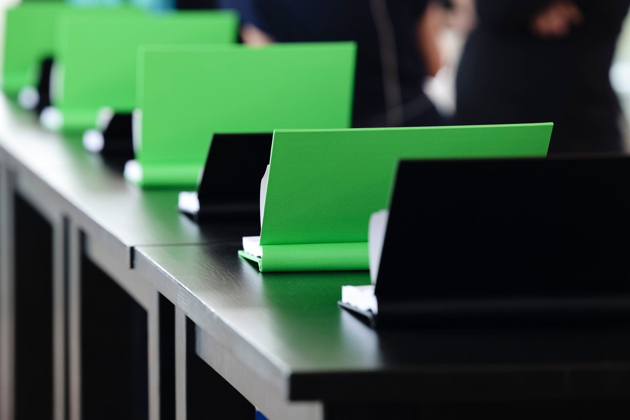 Schwarz-Grüner Koalitionsvertrag in Kiel unterzeichnet