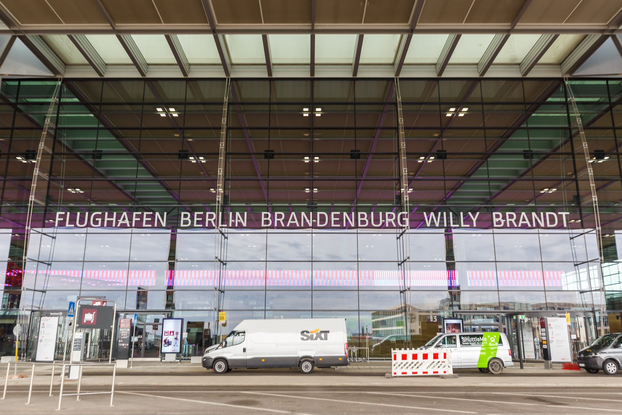 Flughafen-Berlin: Mann droht mit Sprengstoffgürtel