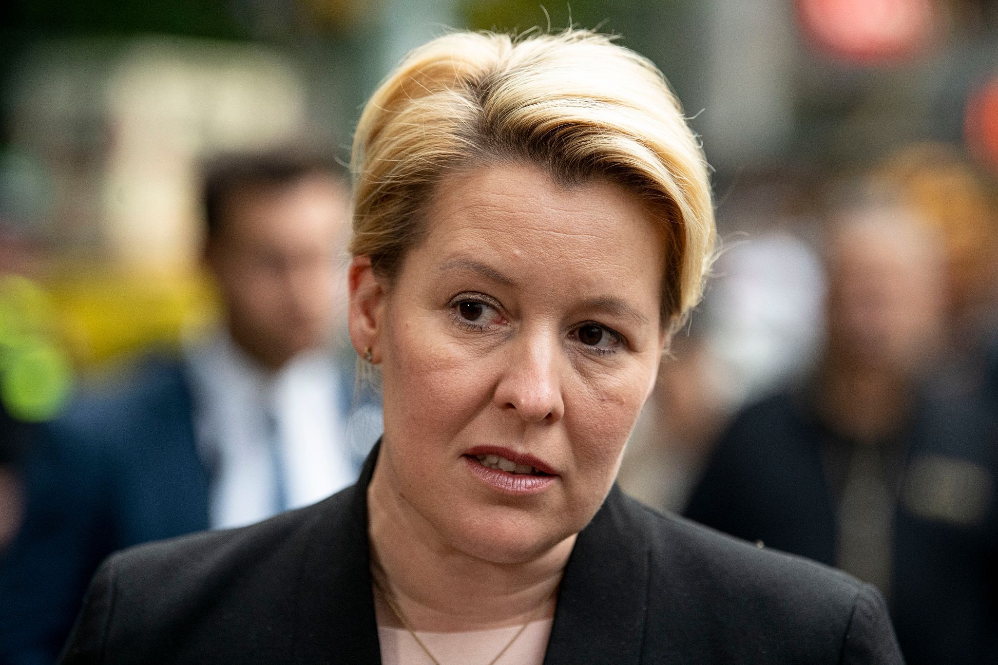 Giffey telefoniert mit Fake-Klitschko